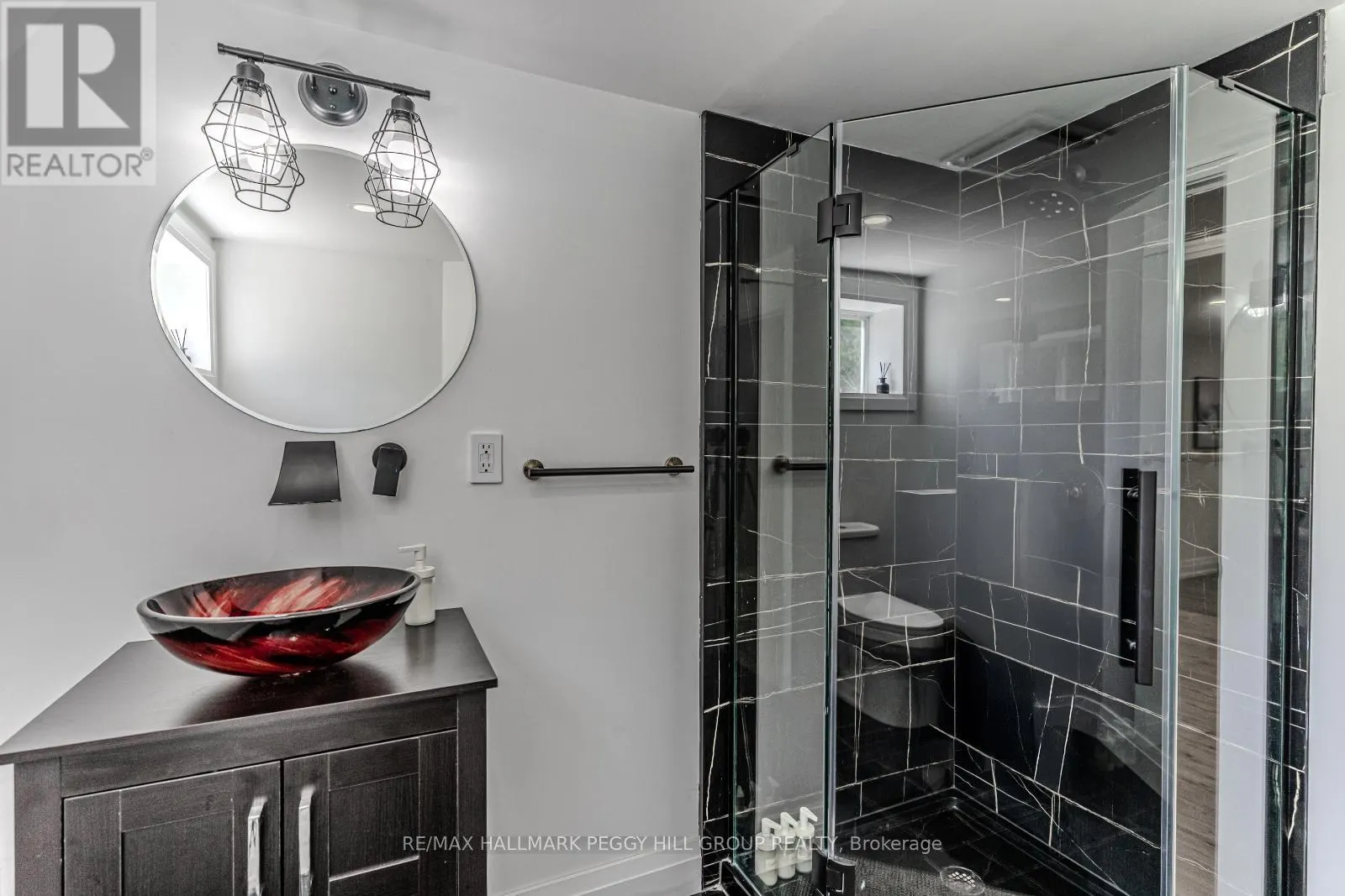 20 HILLVIEW CRESCENT