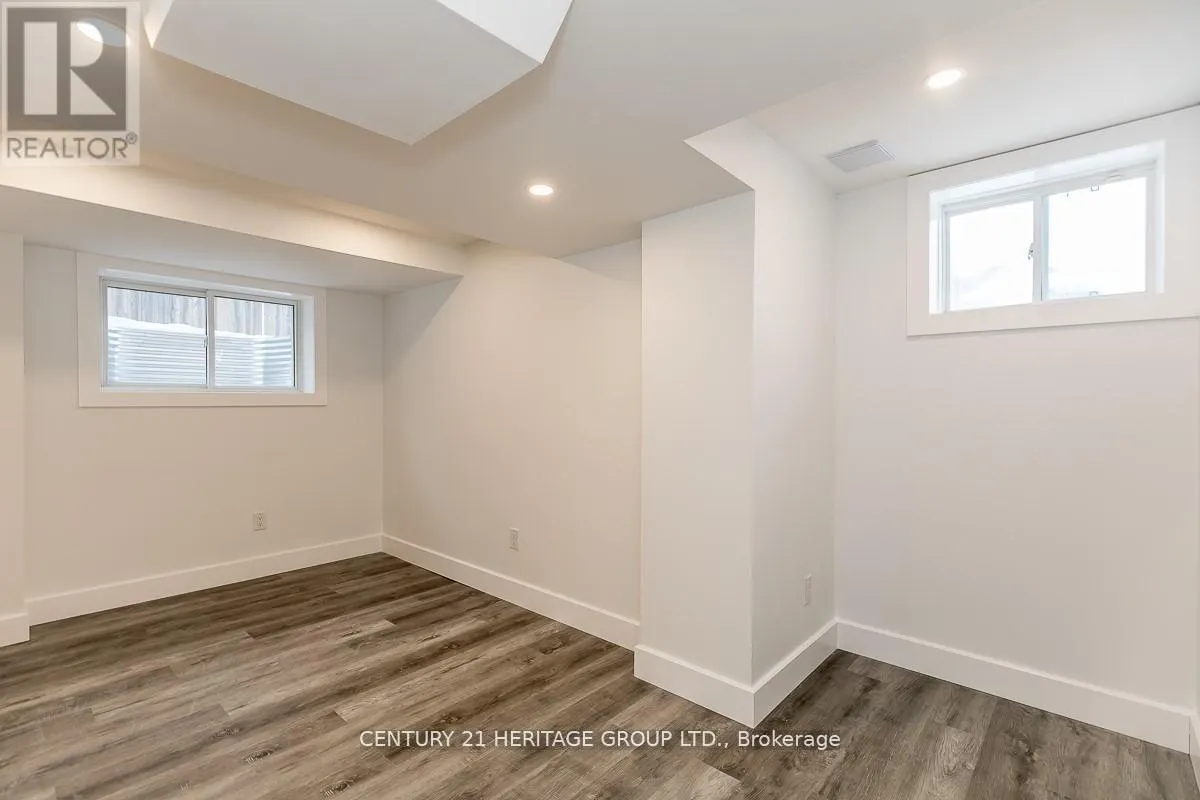 18 TUDOR CRESCENT