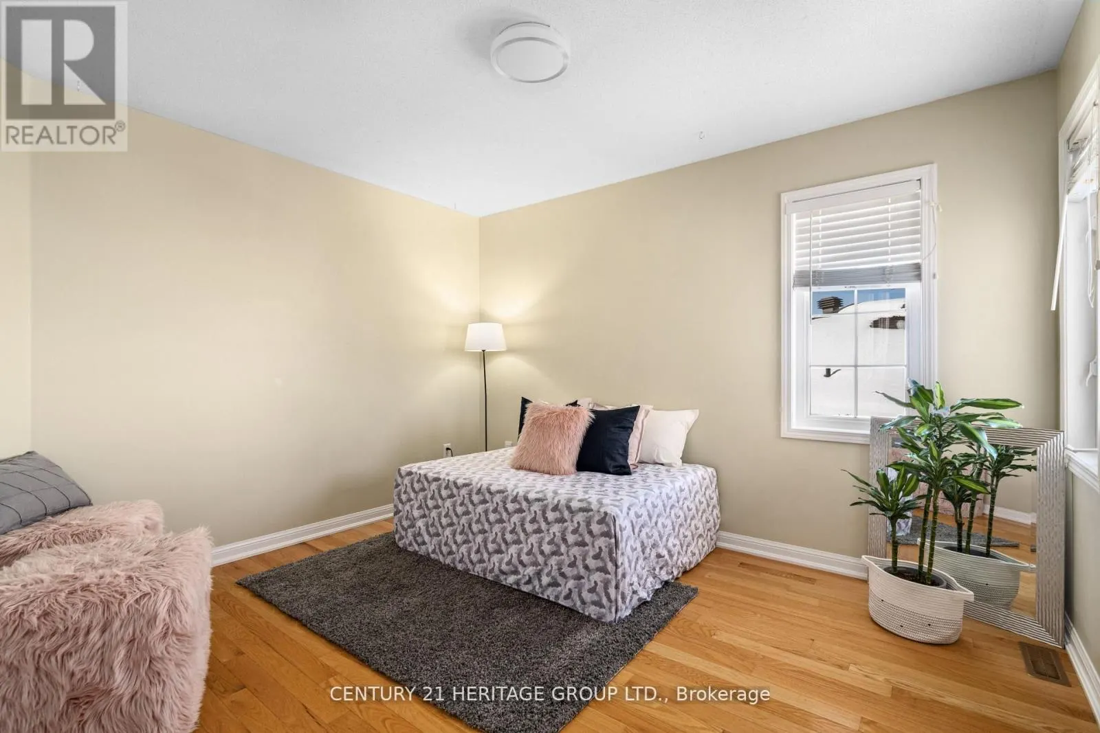 18 TUDOR CRESCENT