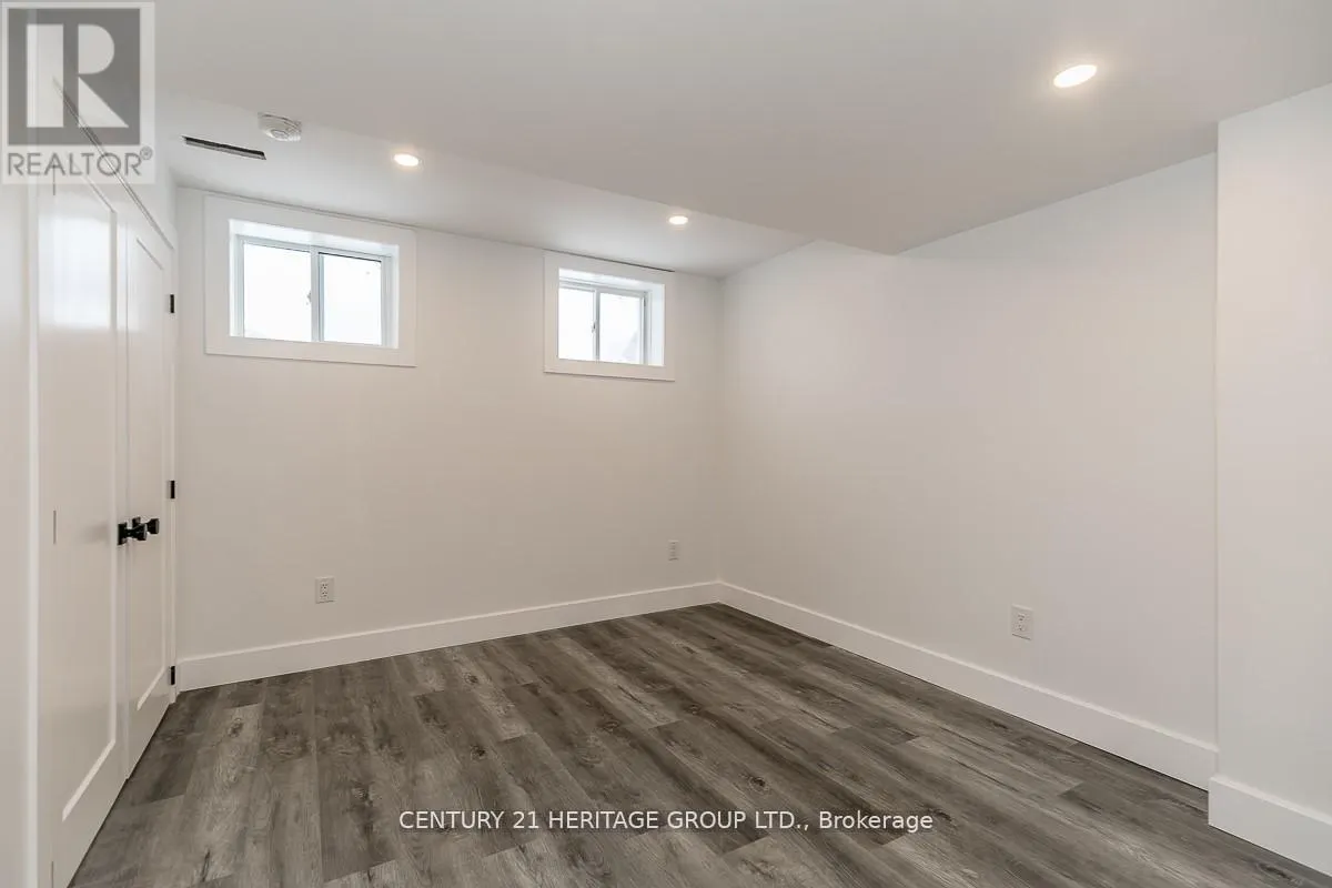 18 TUDOR CRESCENT