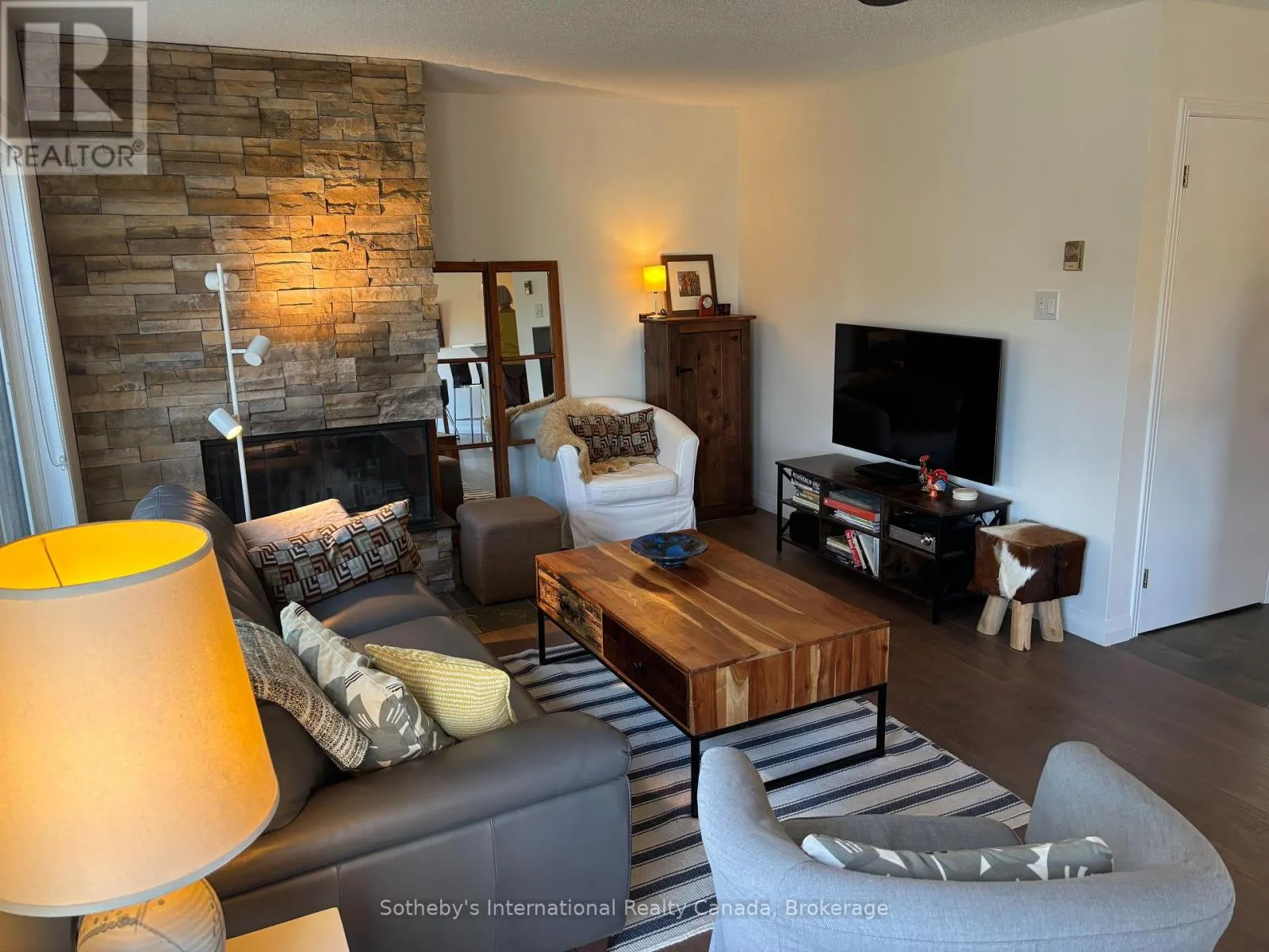 826 SUNCREST CIRCLE