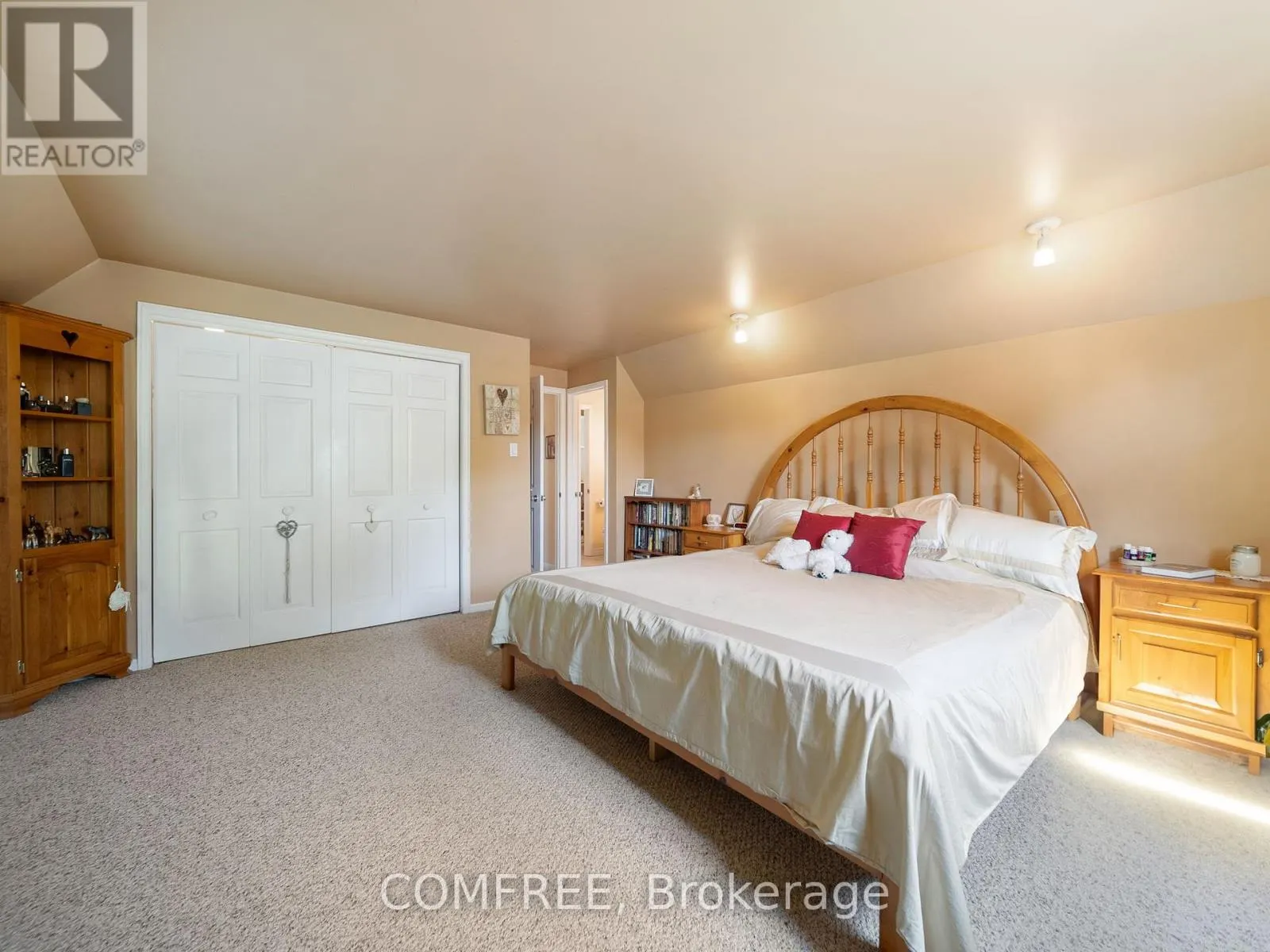 684 GLEN CRESCENT