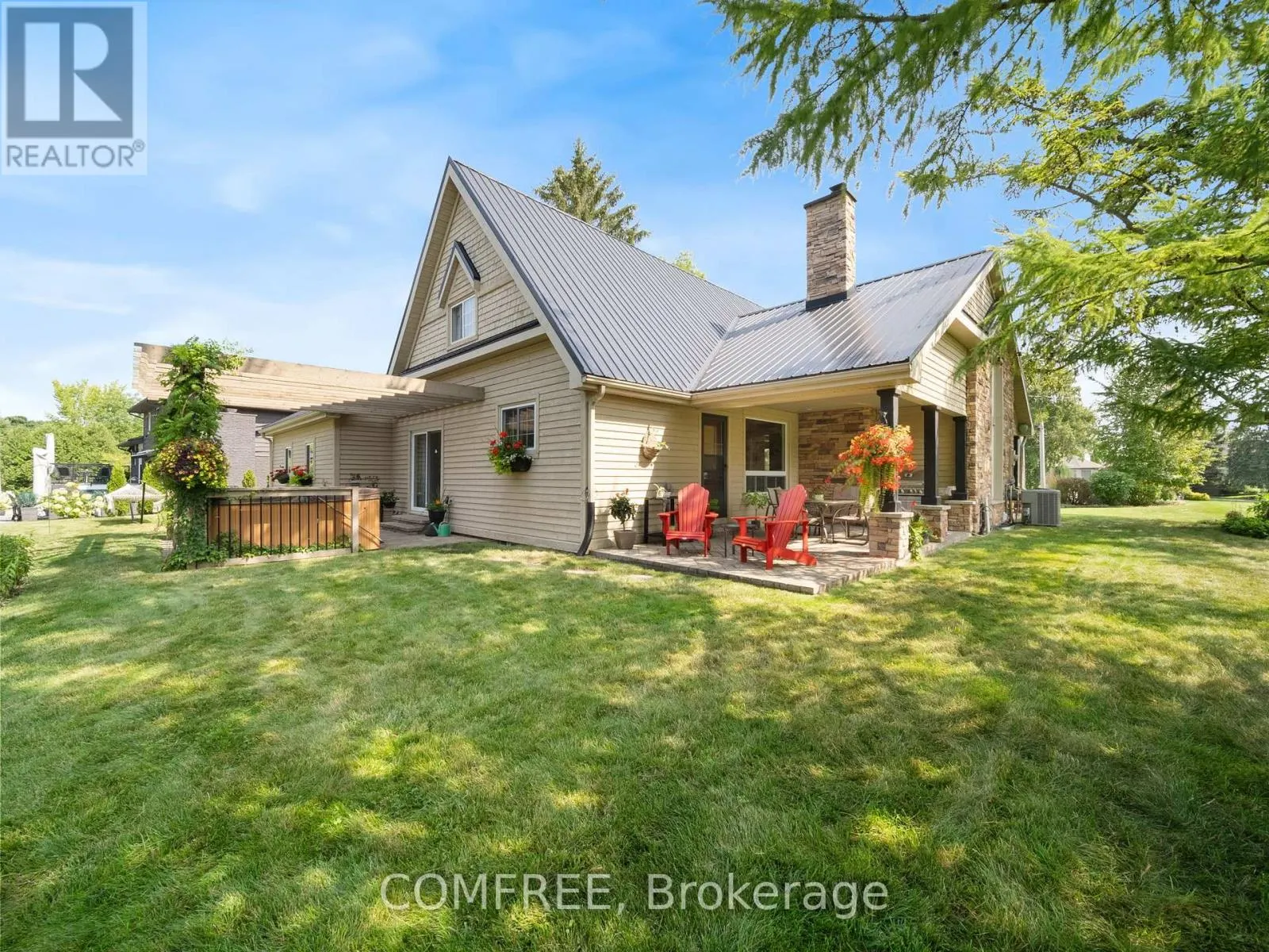 684 GLEN CRESCENT