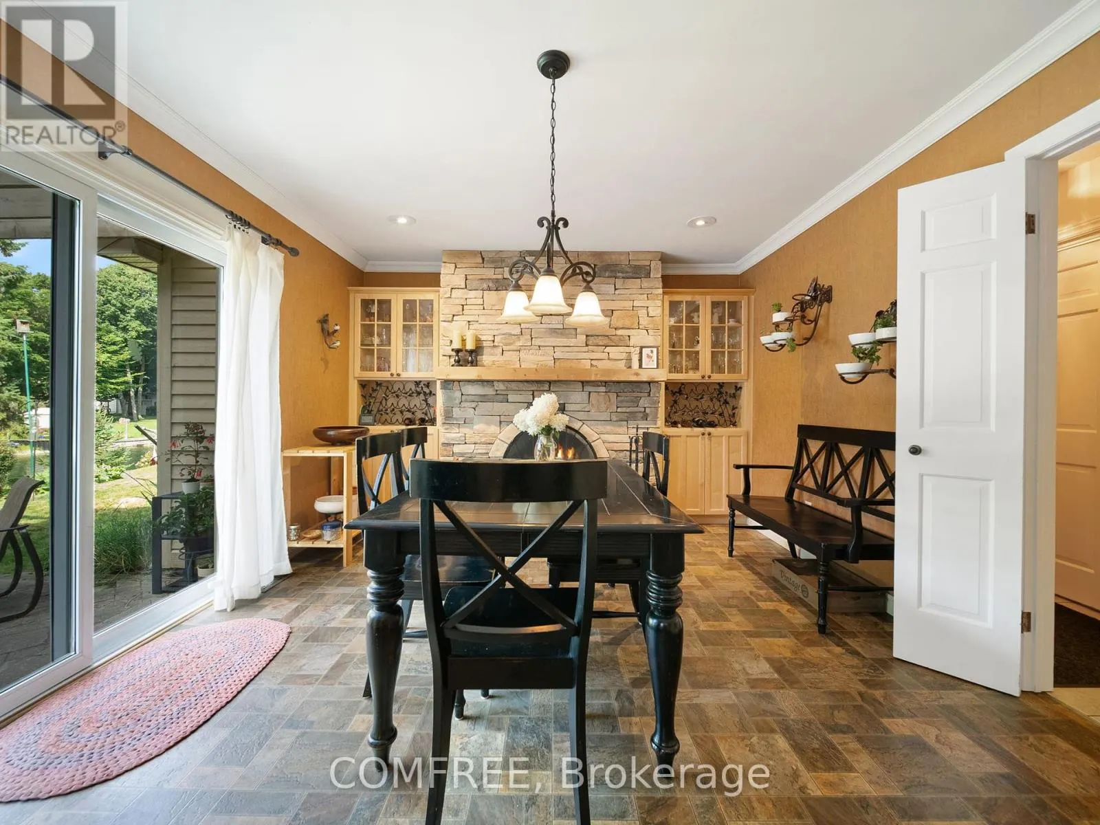 684 GLEN CRESCENT