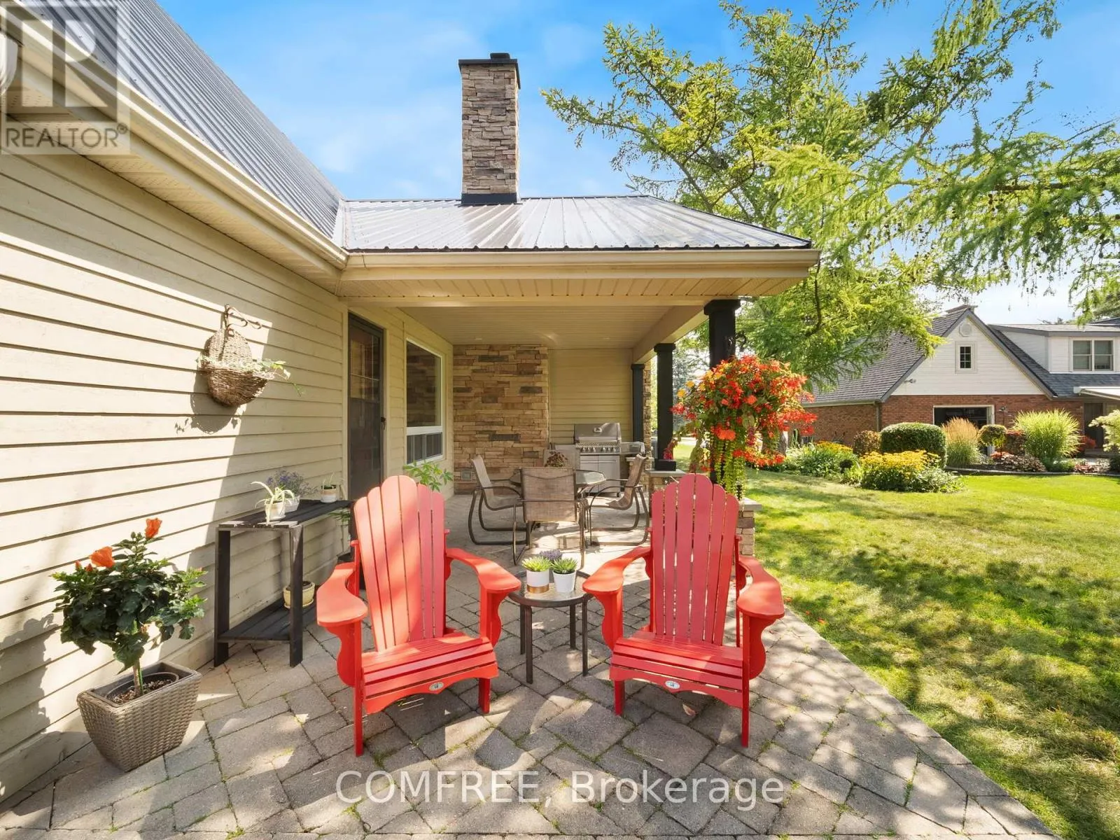 684 GLEN CRESCENT