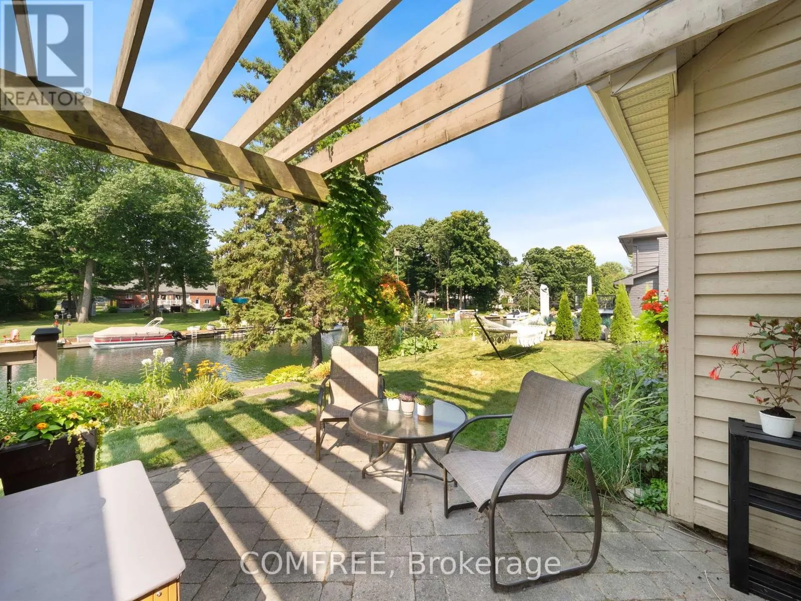 684 GLEN CRESCENT