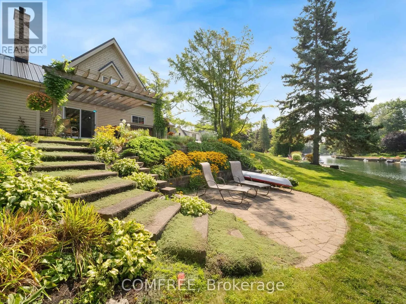 684 GLEN CRESCENT
