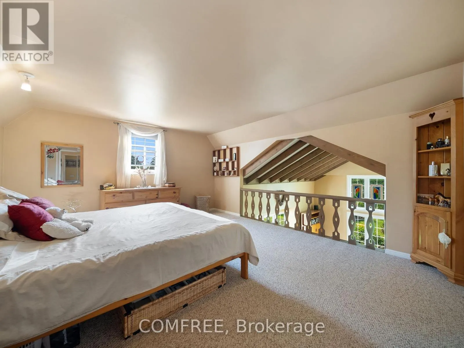 684 GLEN CRESCENT