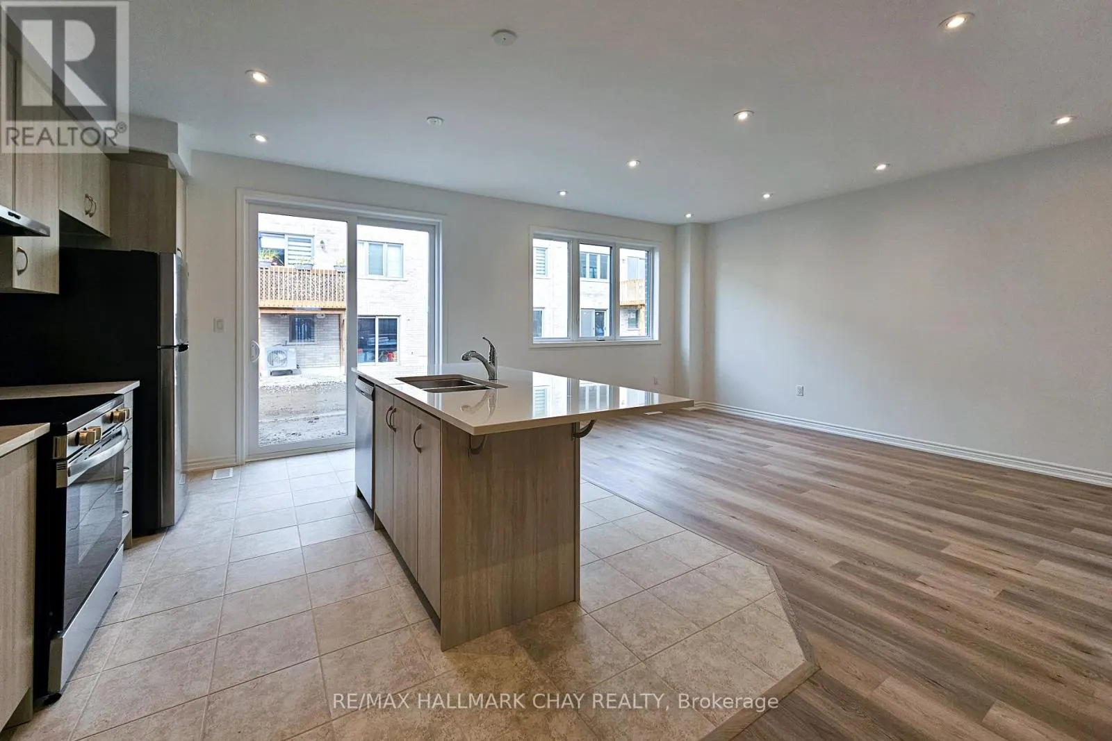 8 VINEWOOD CRESCENT