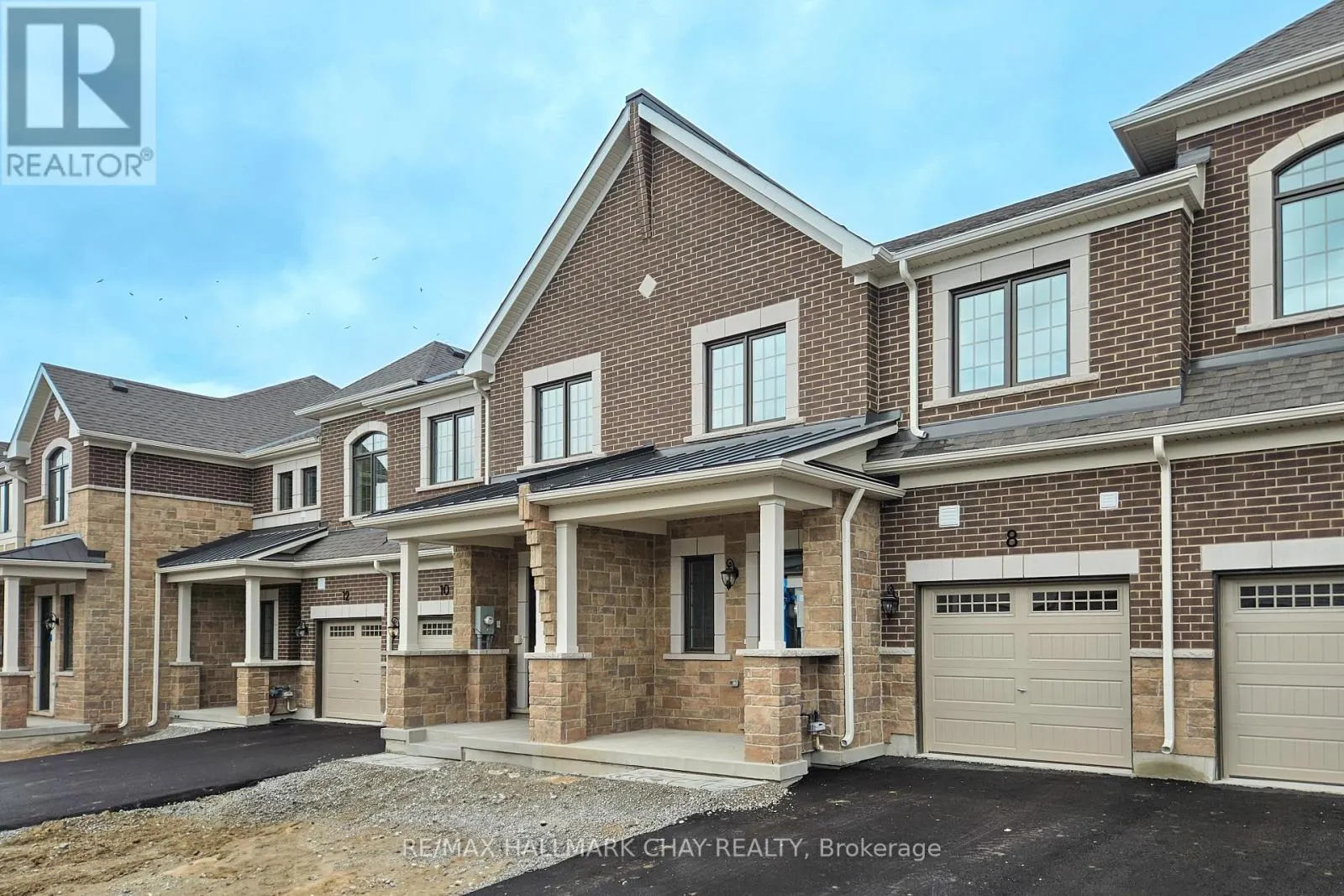 8 VINEWOOD CRESCENT