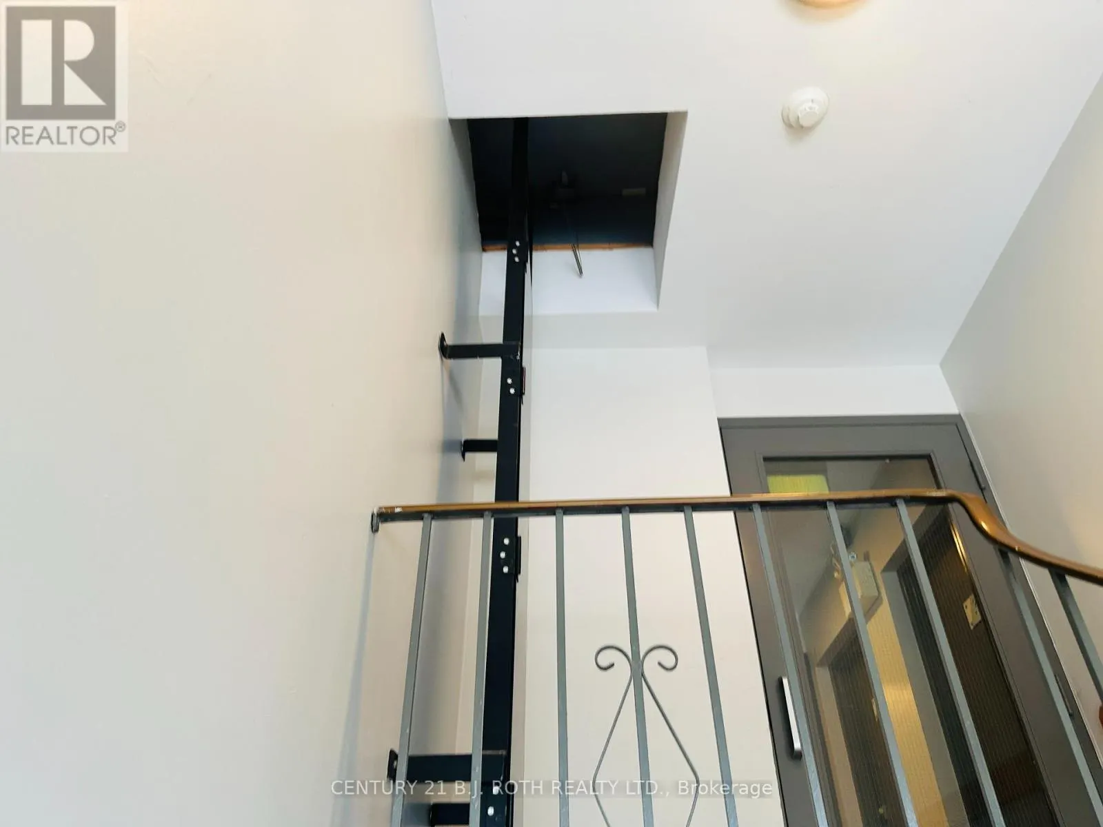 34 BERCZY STREET