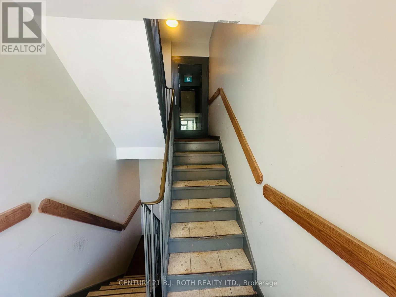 34 BERCZY STREET