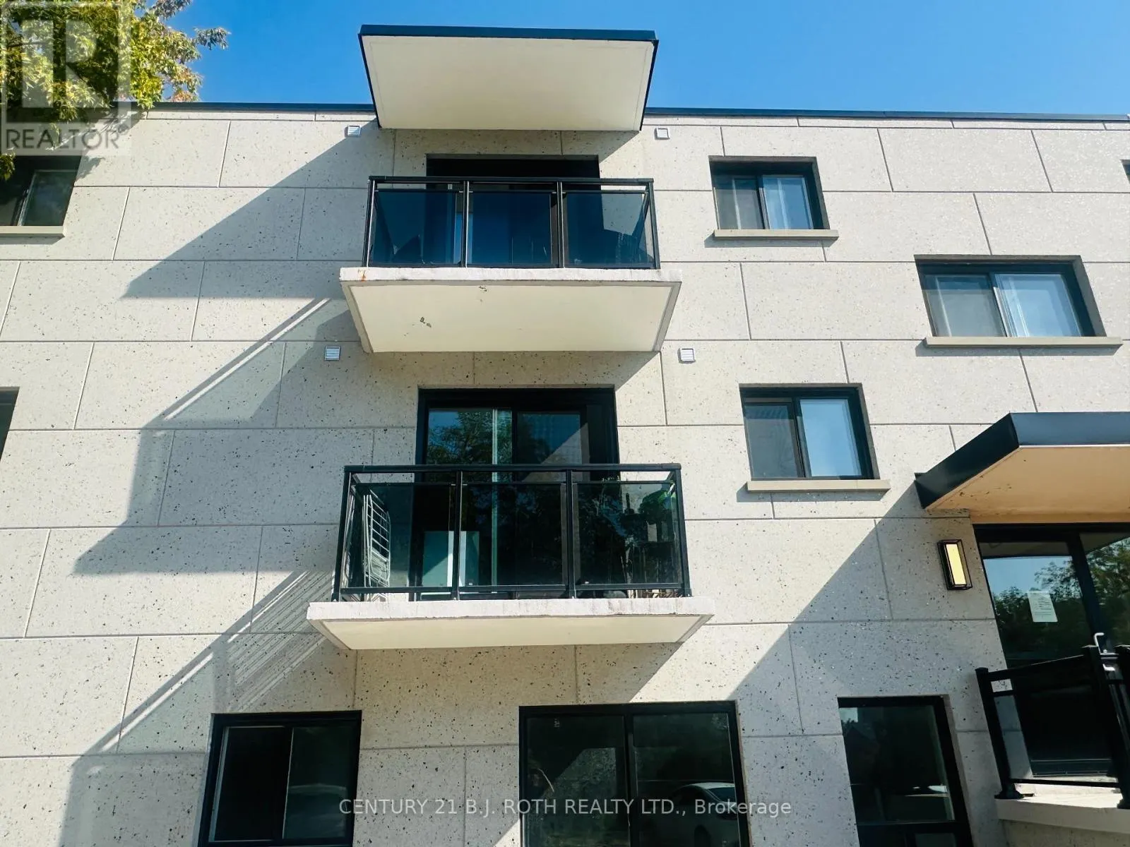 34 BERCZY STREET