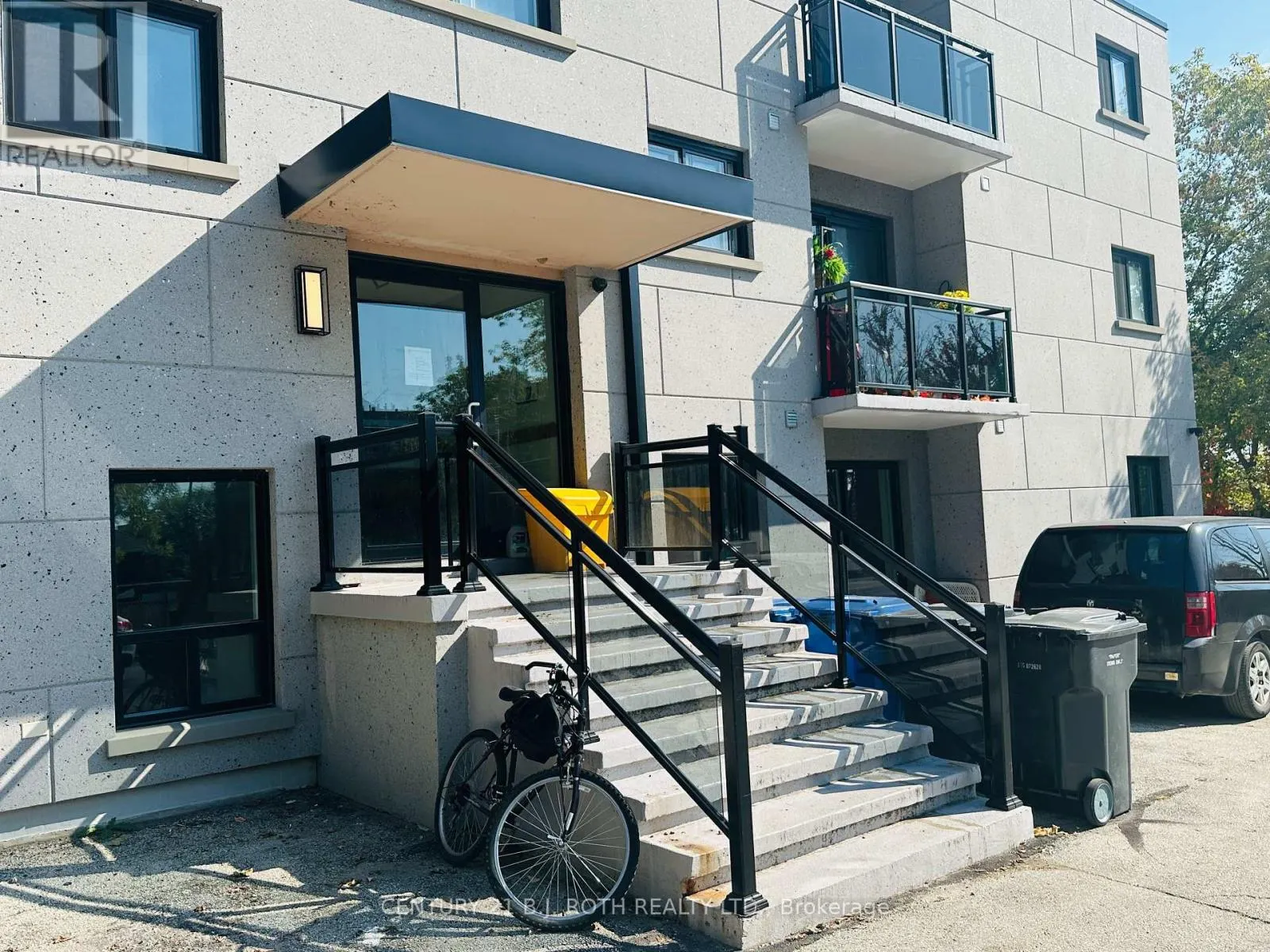 34 BERCZY STREET