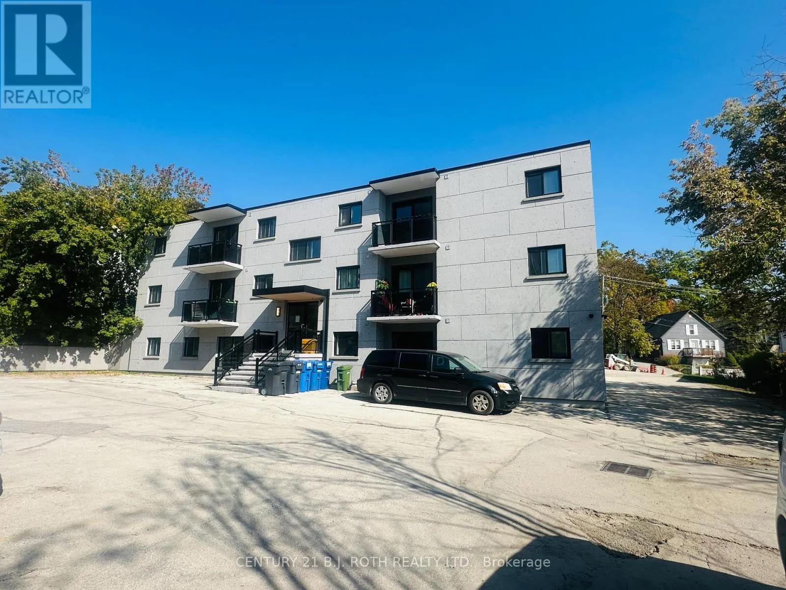 34 BERCZY STREET
