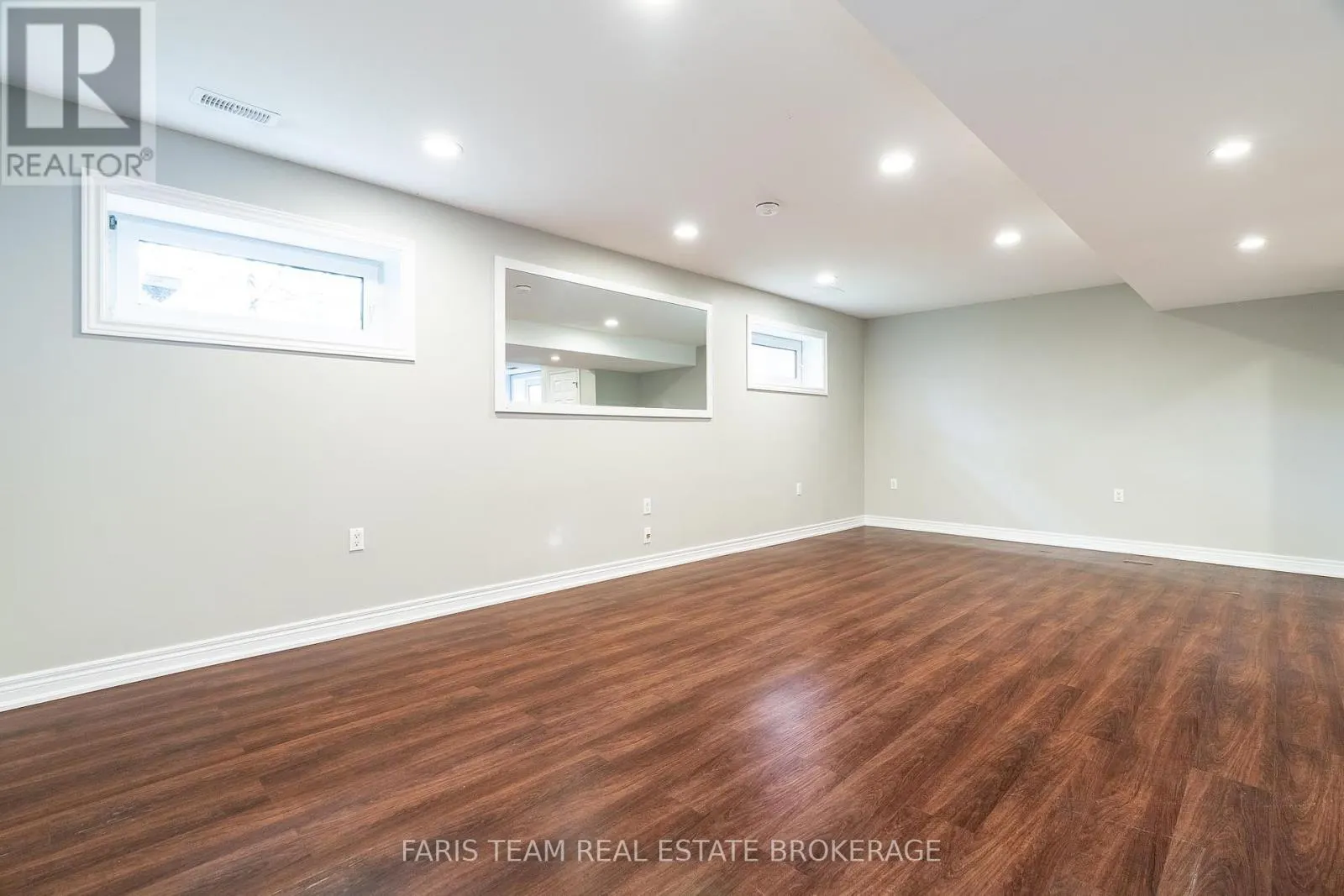 104 KNOX ROAD E