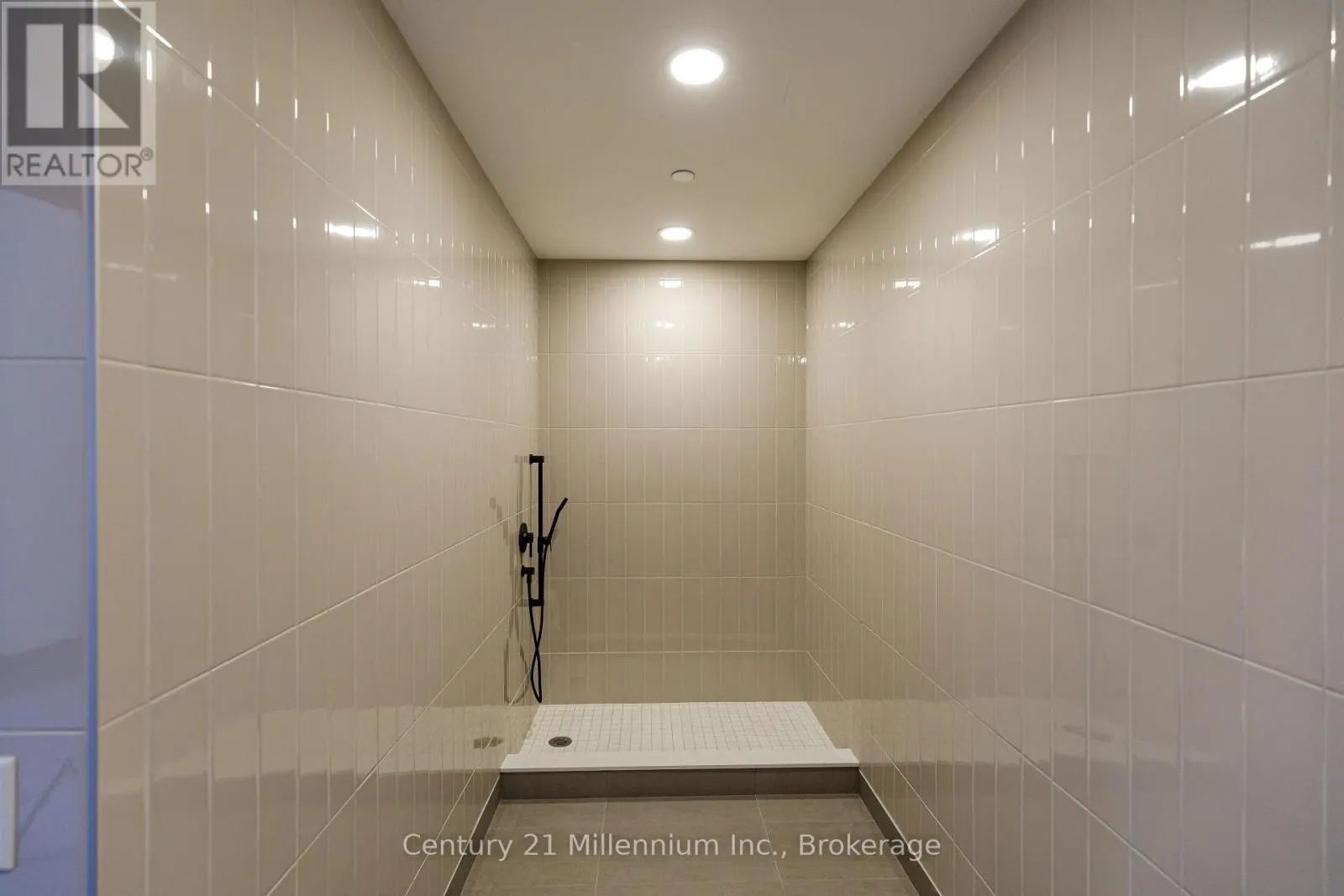 306 - 31 HURON STREET, #306