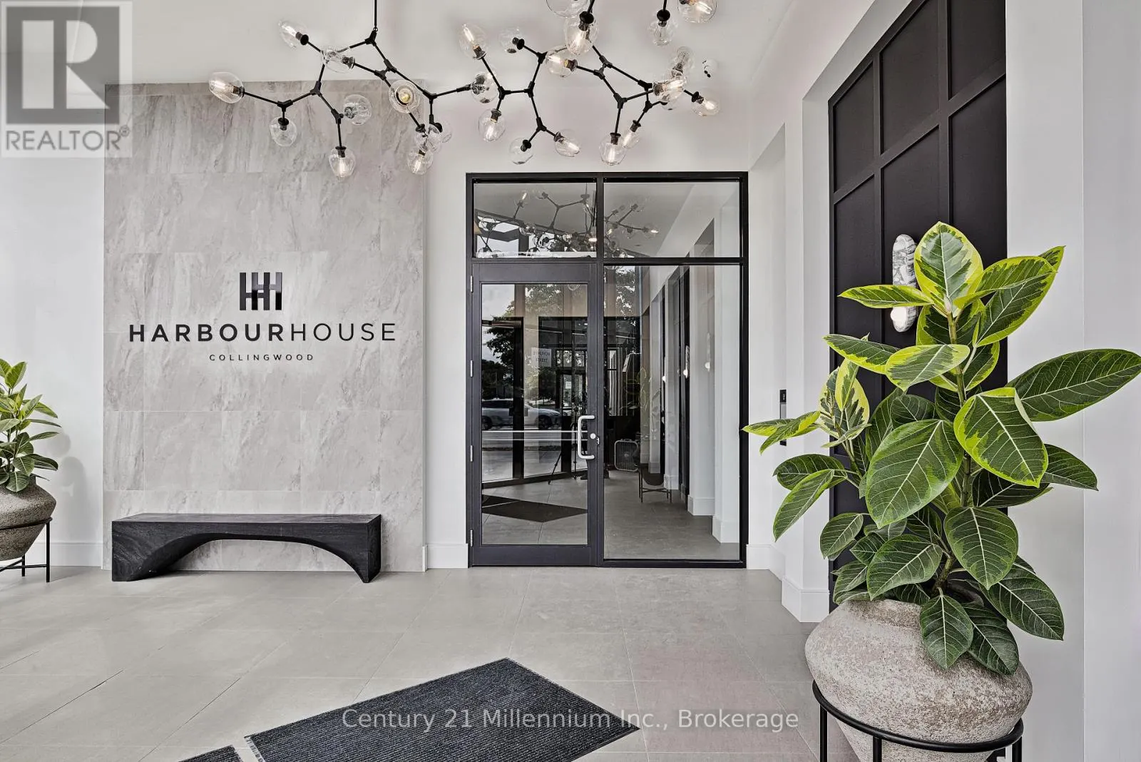 306 - 31 HURON STREET, #306