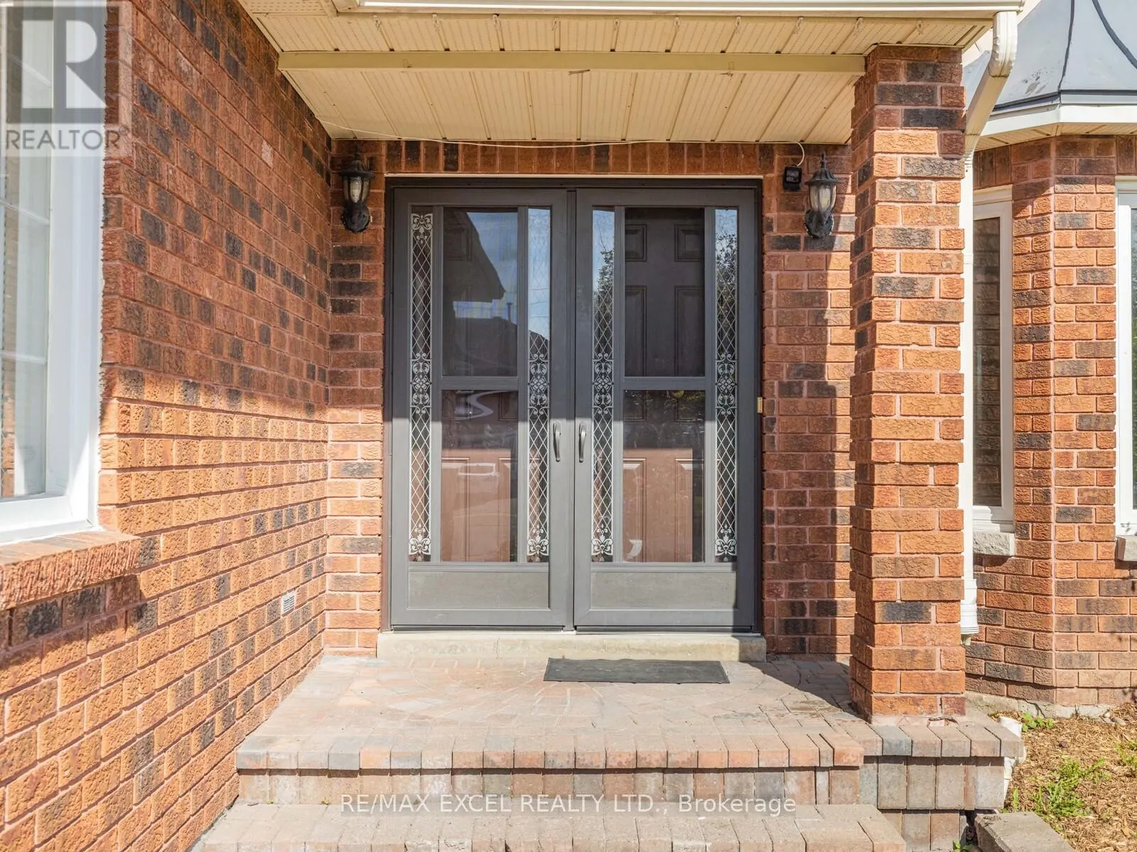 25 GOLDEN MEADOW ROAD