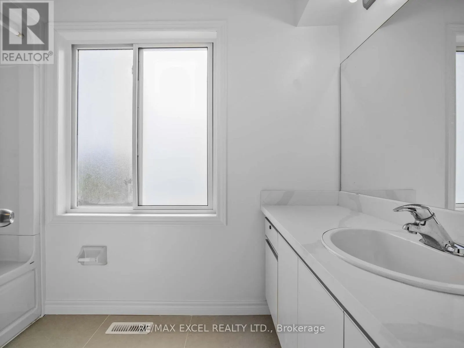 25 GOLDEN MEADOW ROAD