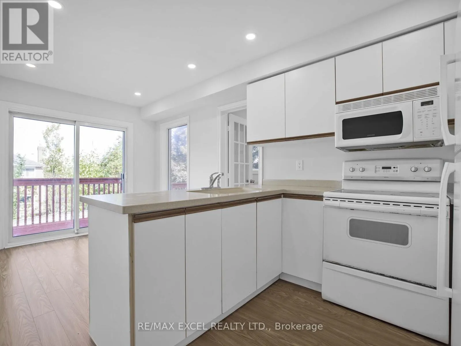 25 GOLDEN MEADOW ROAD