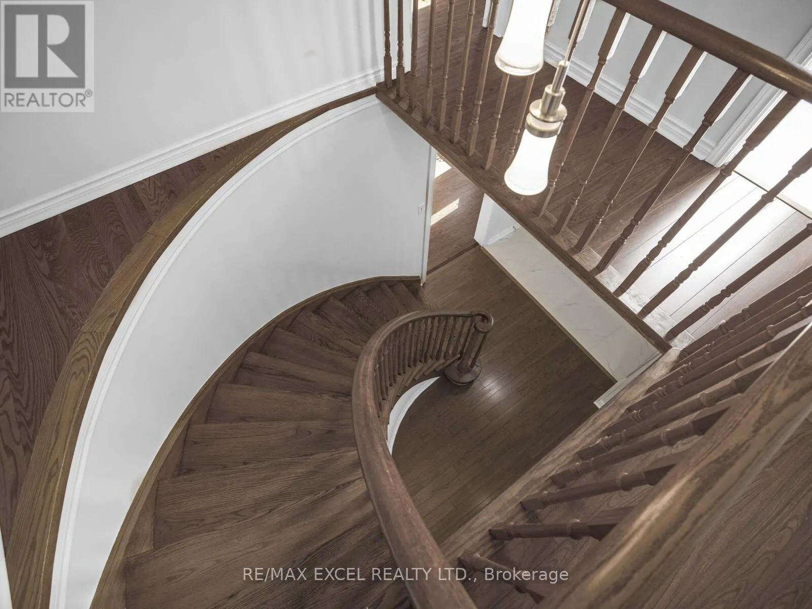 25 GOLDEN MEADOW ROAD