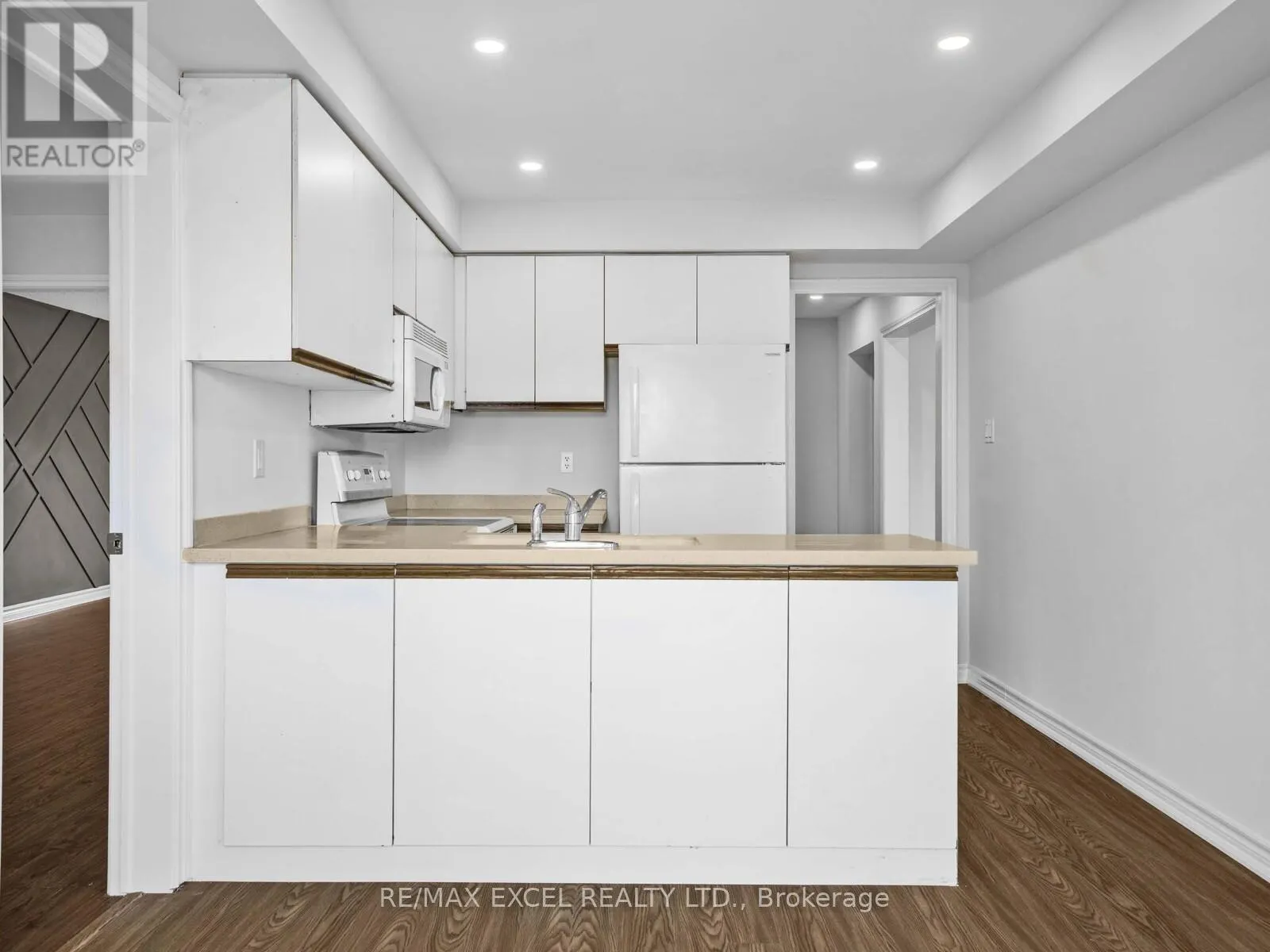 25 GOLDEN MEADOW ROAD