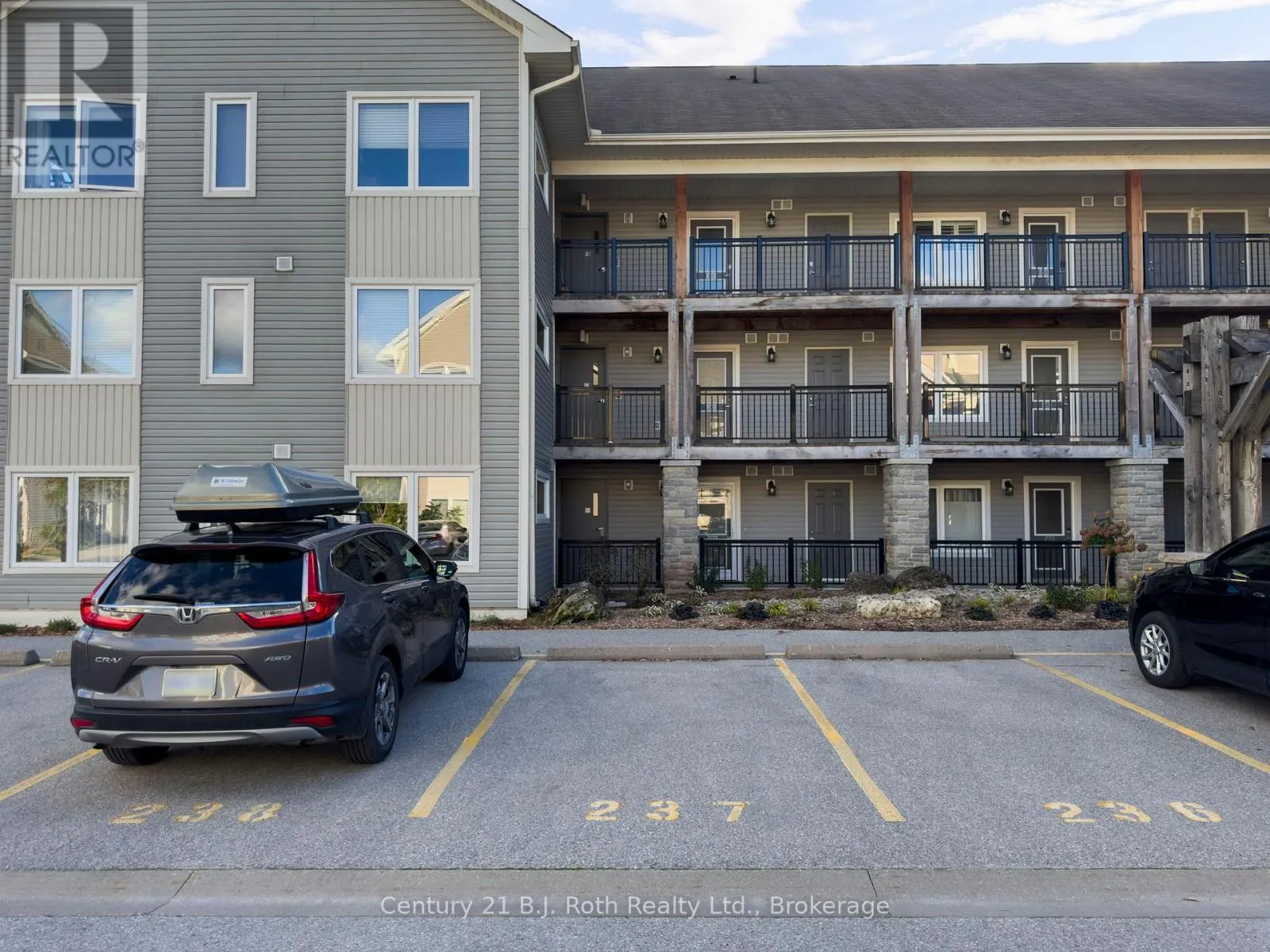 104 - 4 BRANDY LANE DRIVE, #104