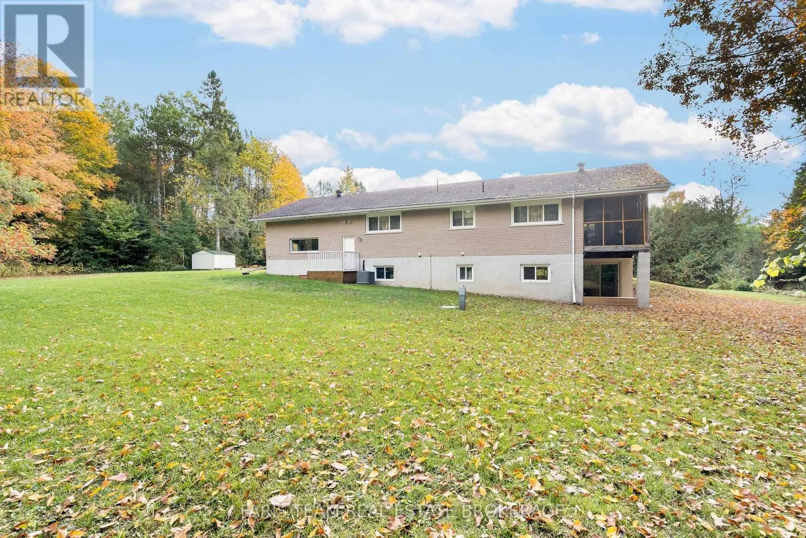 2826 HORSESHOE VALLEY ROAD W