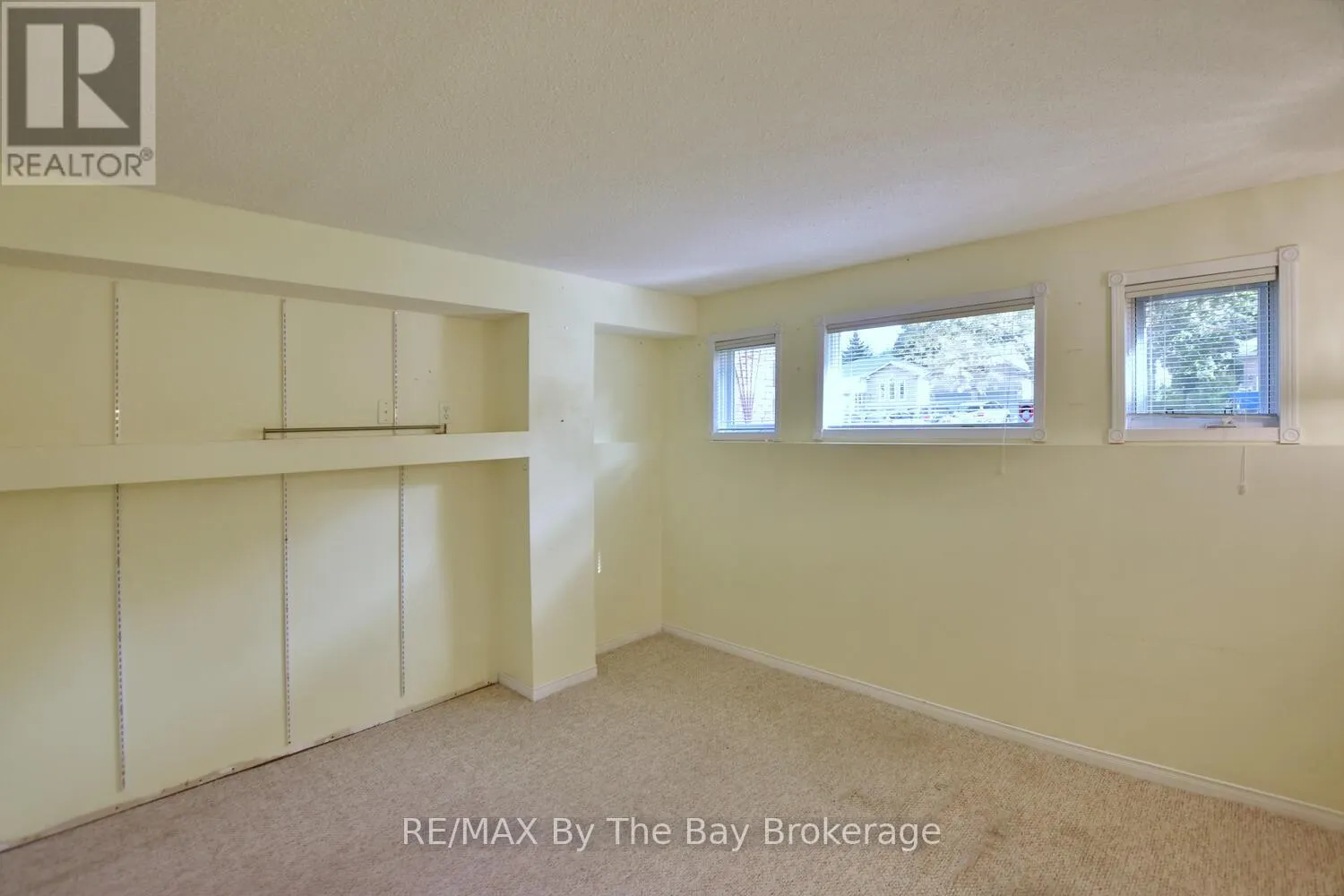 38 TIMBERLAND CRESCENT