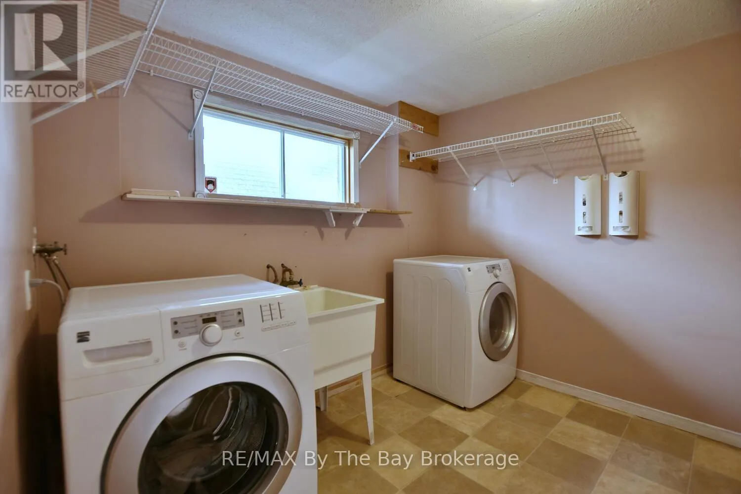38 TIMBERLAND CRESCENT