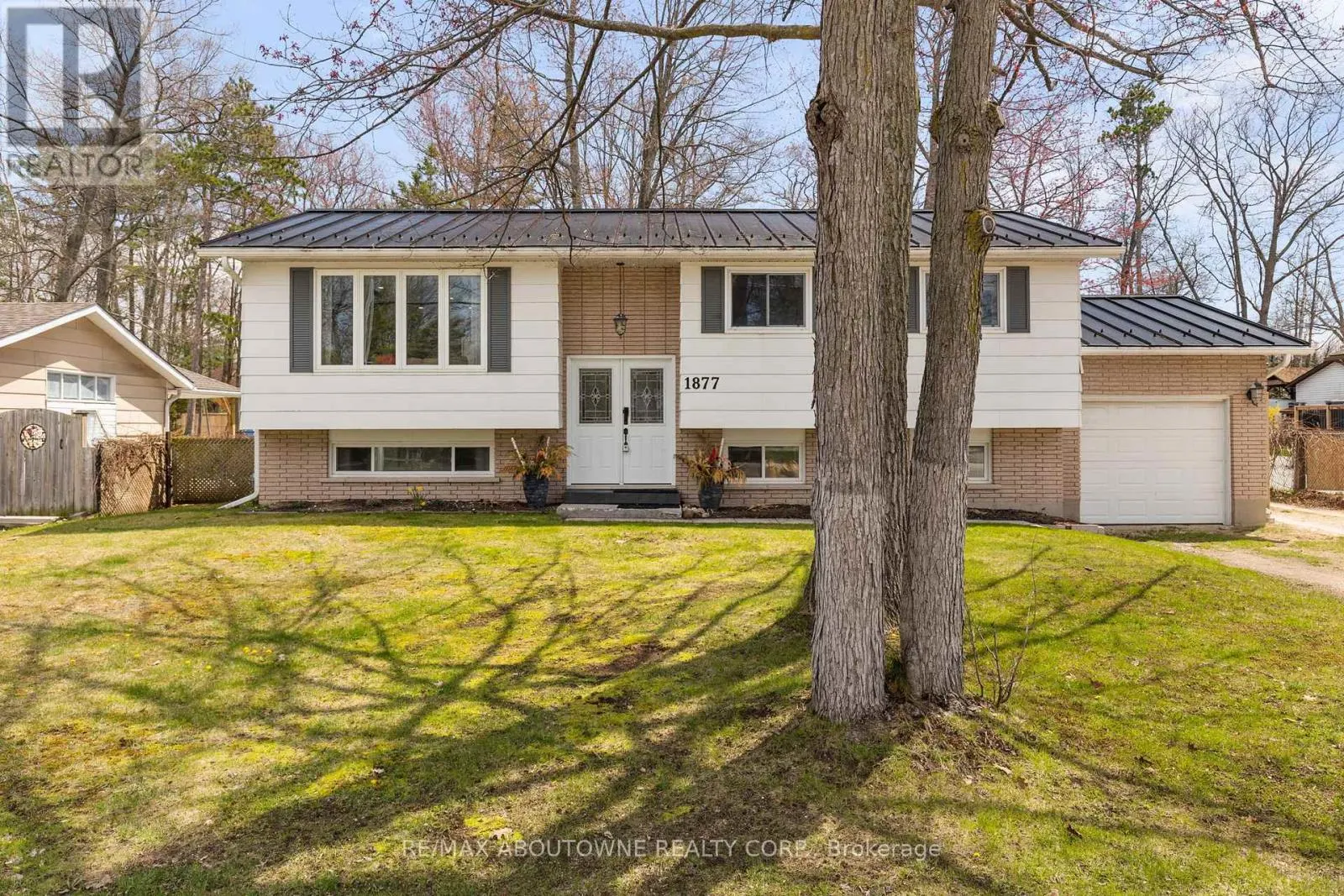1877 RIVER ROAD W