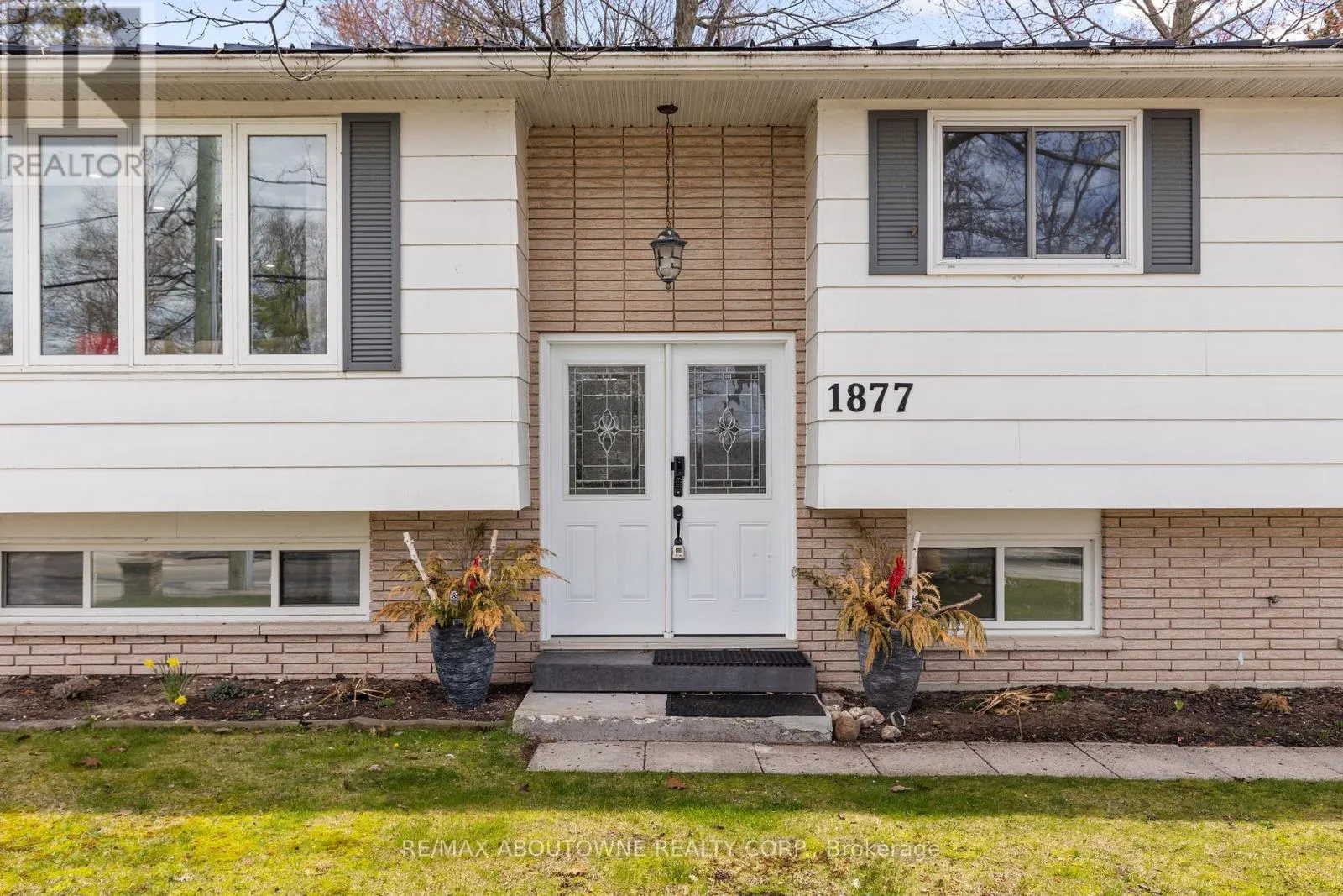 1877 RIVER ROAD W