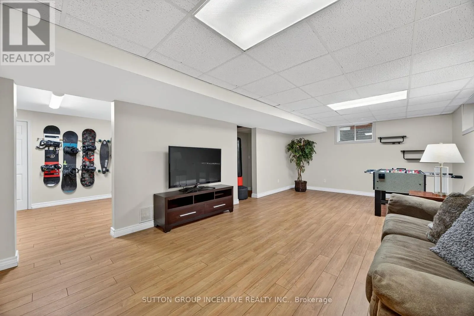 87 IRWIN DRIVE