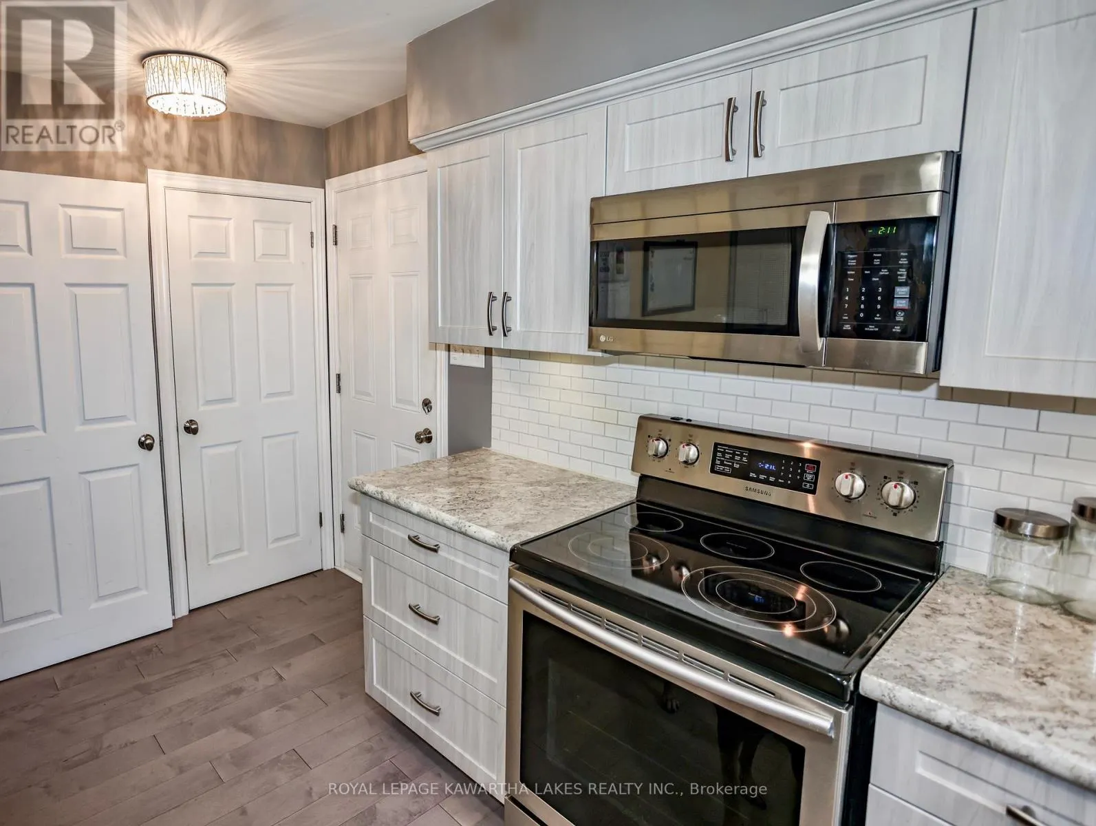 1185 ZOSCHKE DRIVE