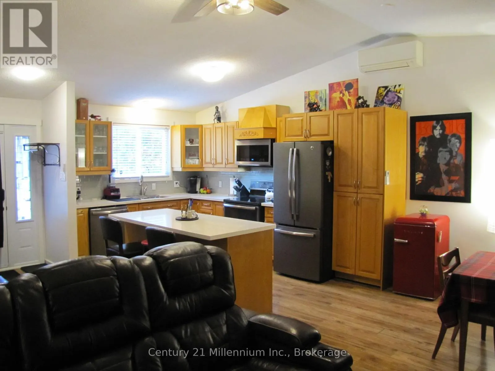 341 - 11 HARBOUR STREET W, #341