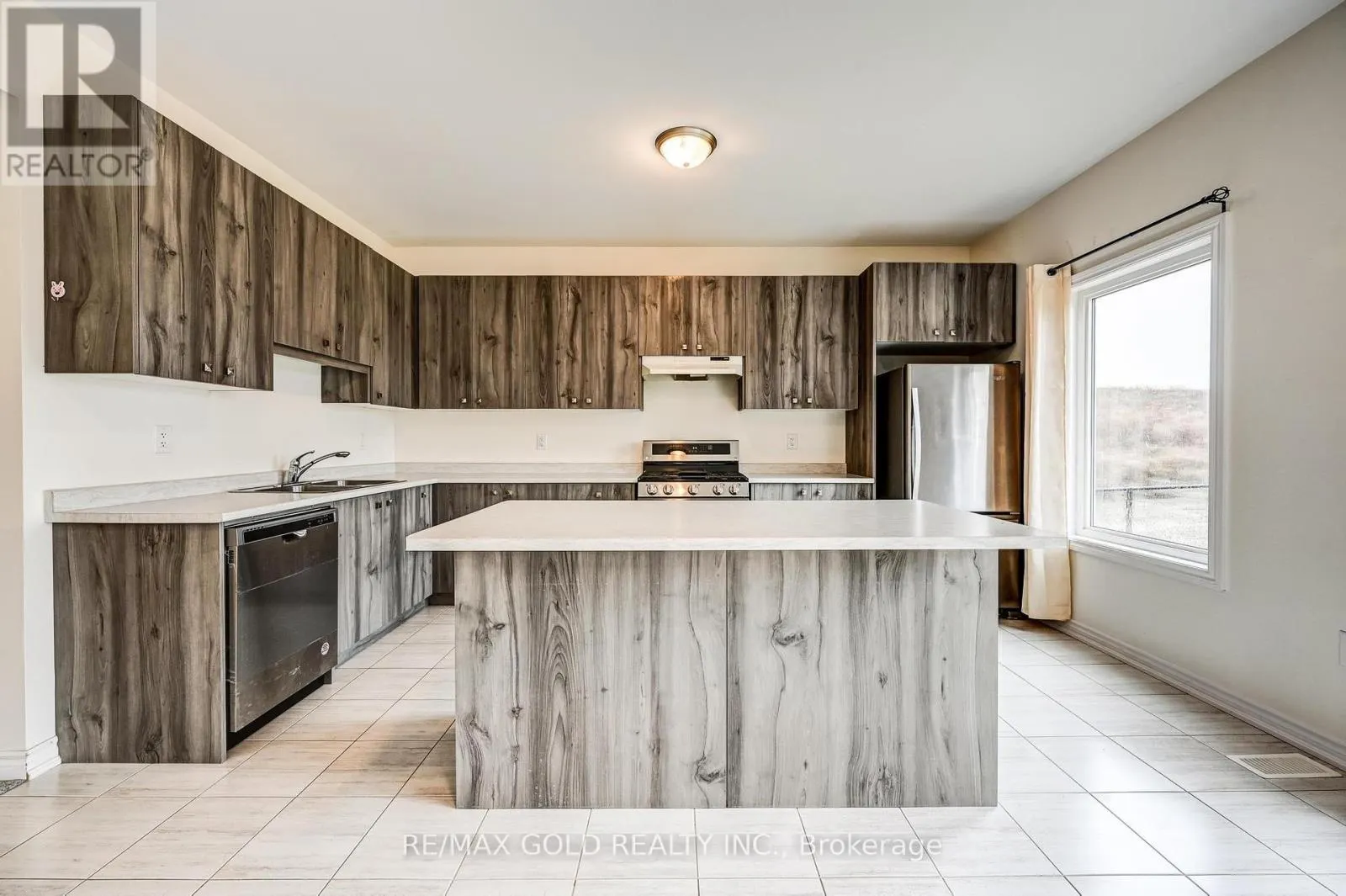 84 ATLANTIS DRIVE W