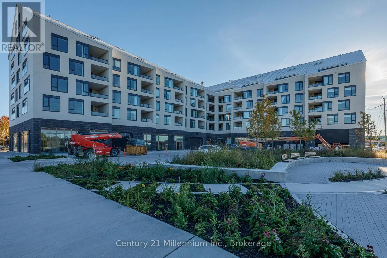 223 - 31 HURON STREET, #223