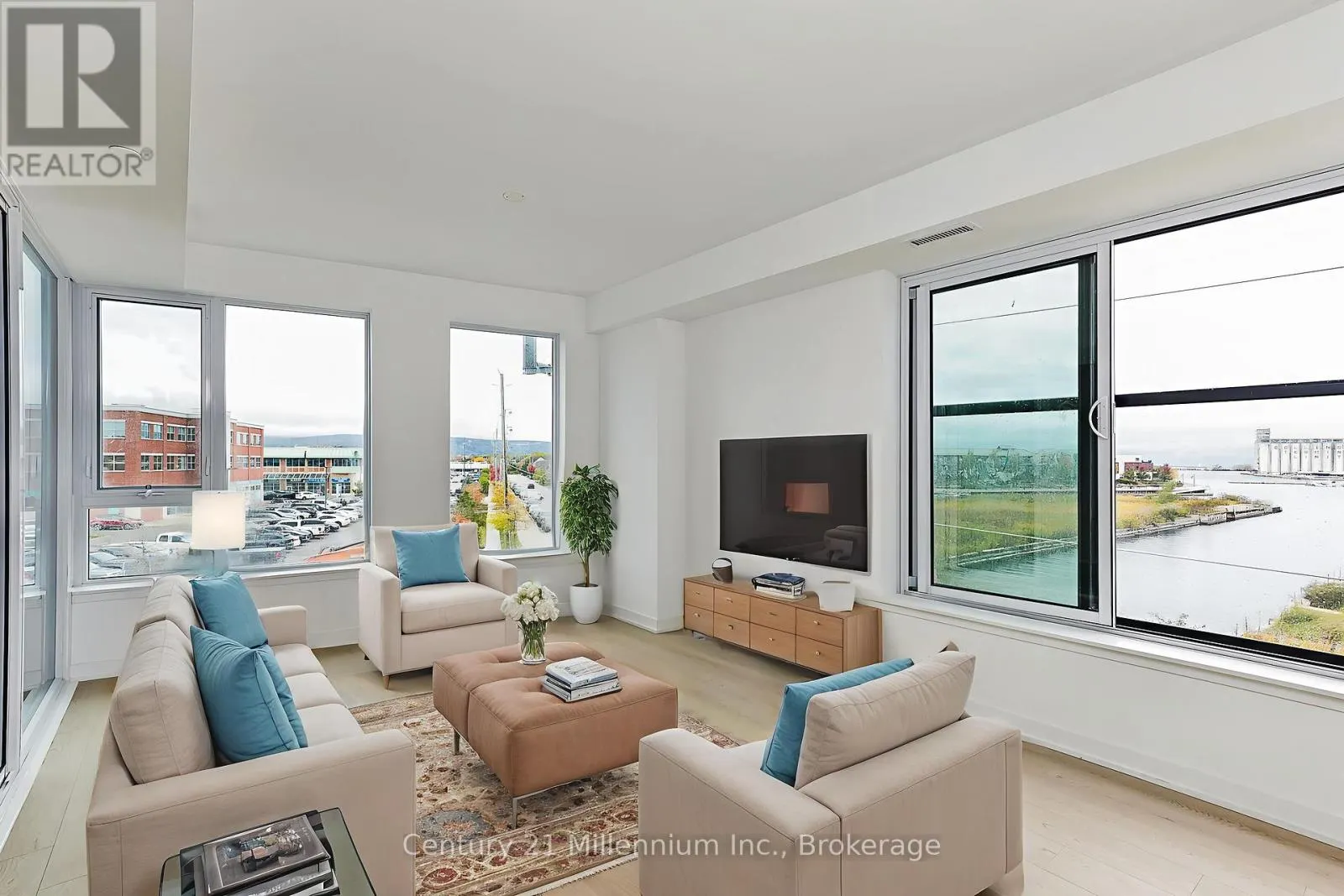223 - 31 HURON STREET, #223