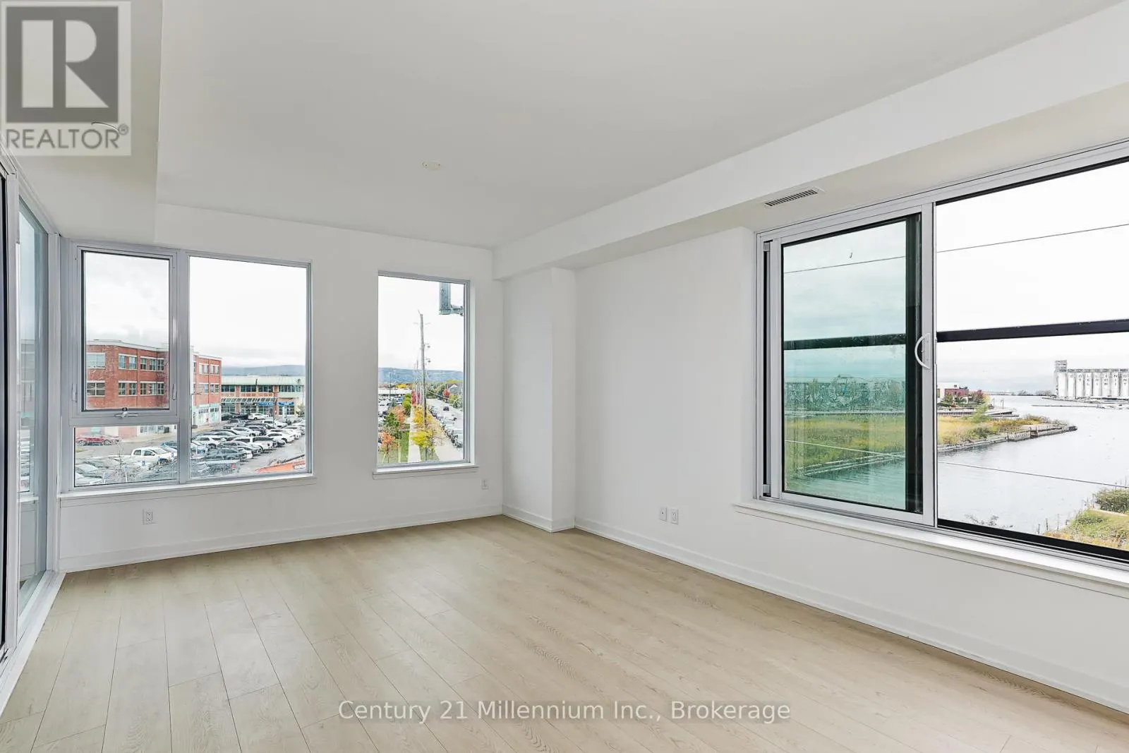 223 - 31 HURON STREET, #223