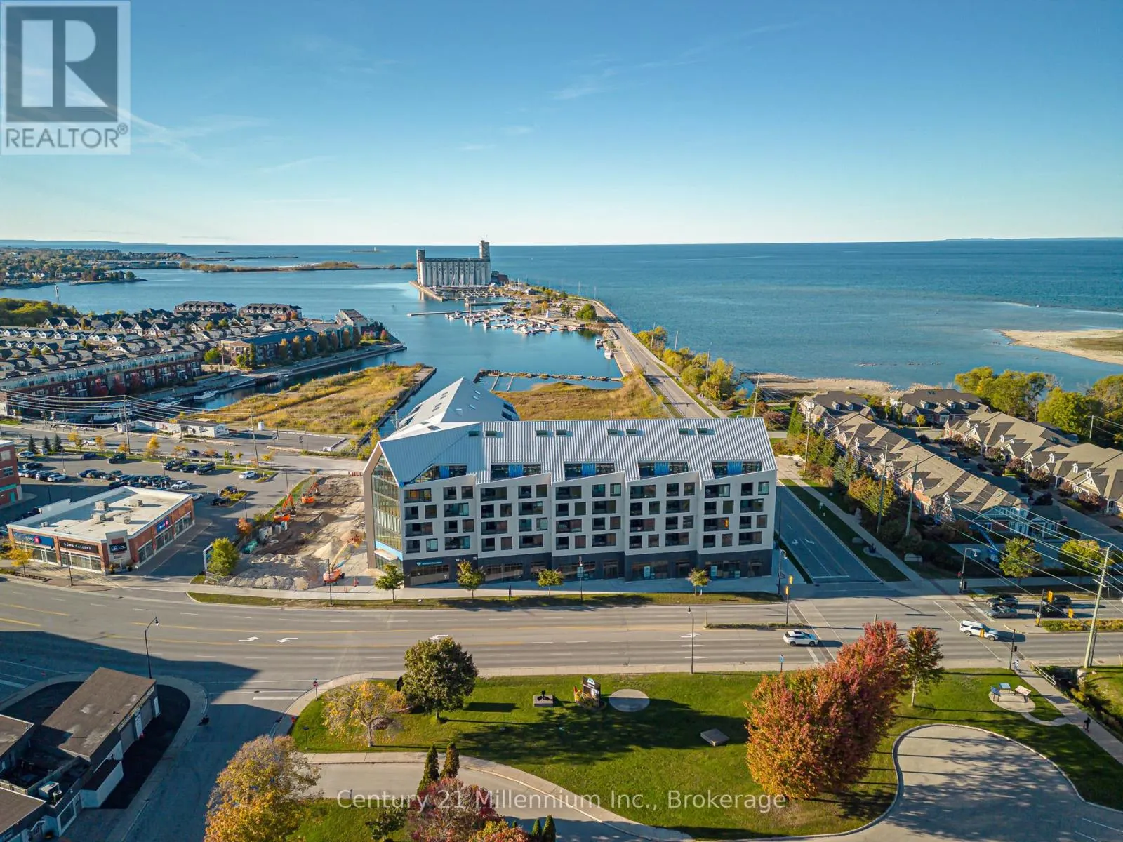 223 - 31 HURON STREET, #223