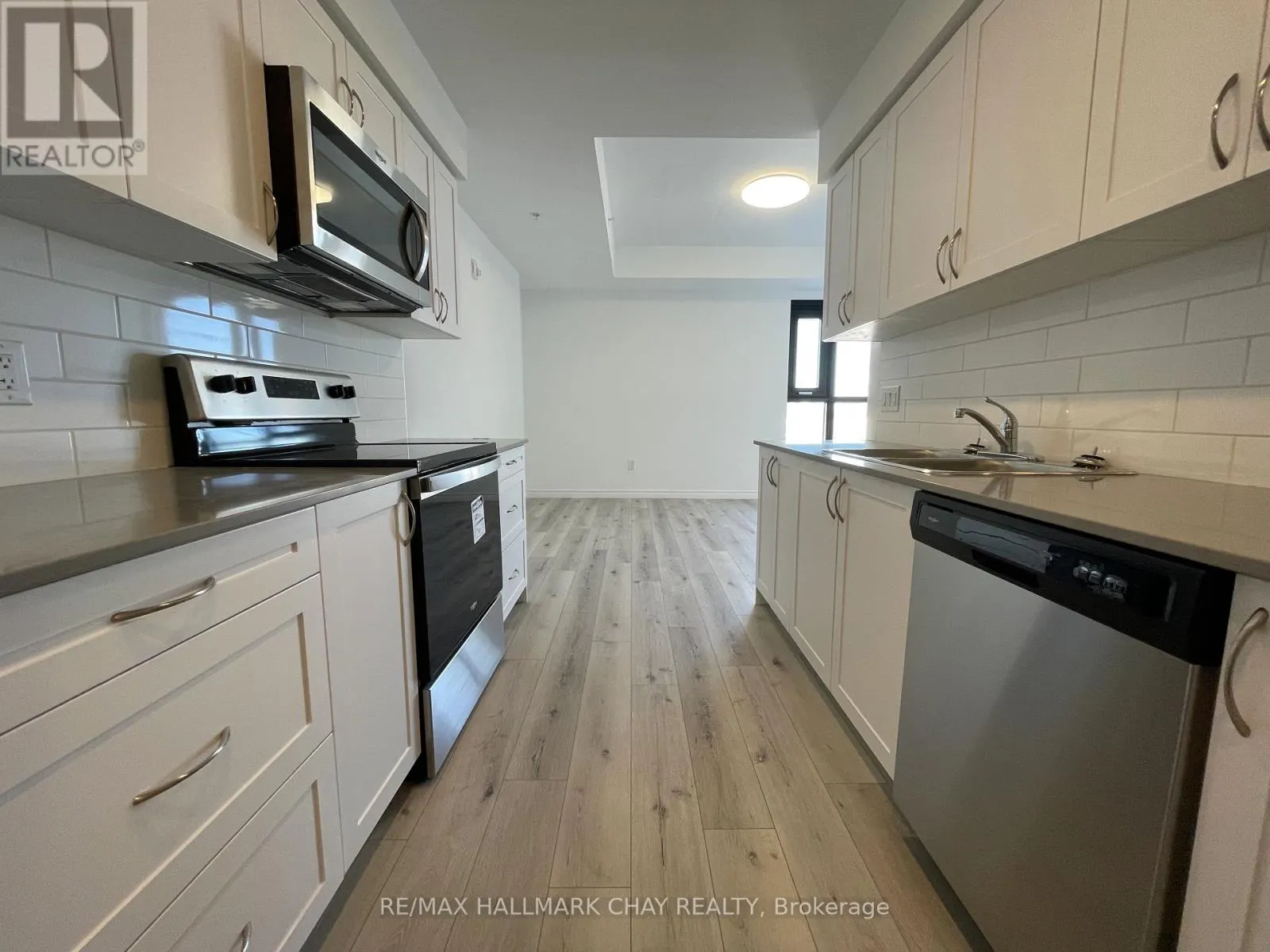 209 - 30 HANMER STREET W