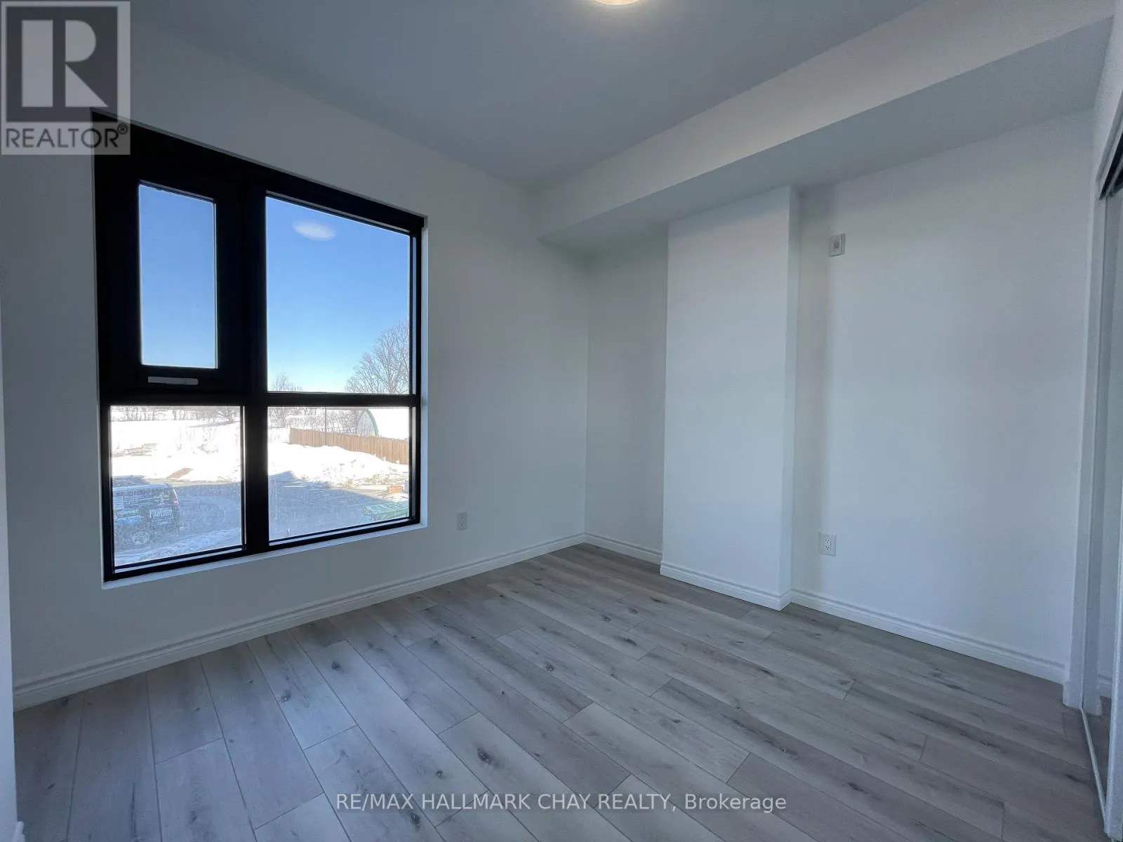 209 - 30 HANMER STREET W