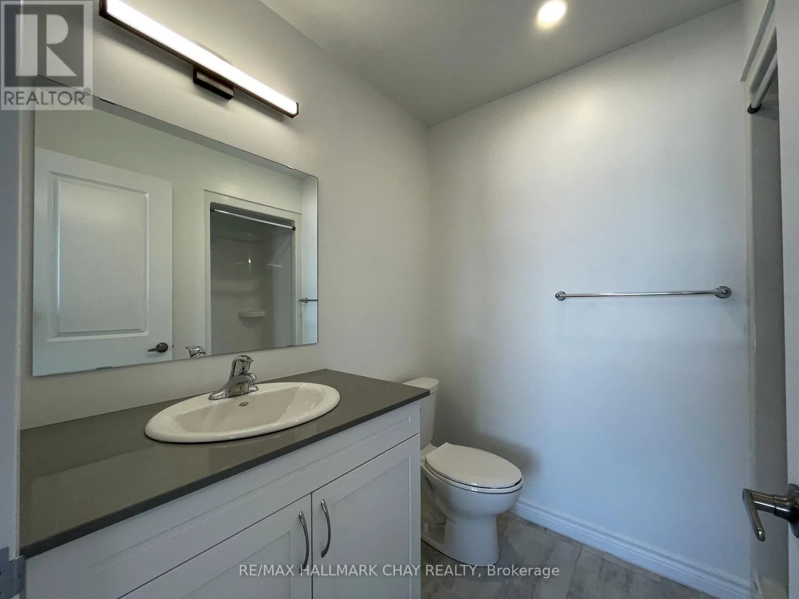 209 - 30 HANMER STREET W