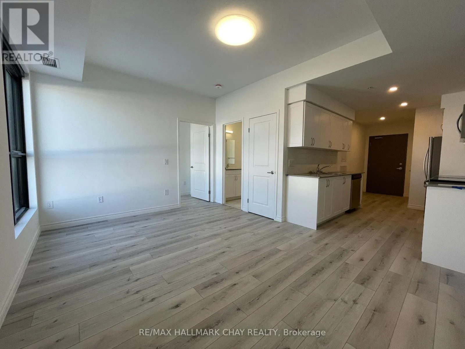209 - 30 HANMER STREET W