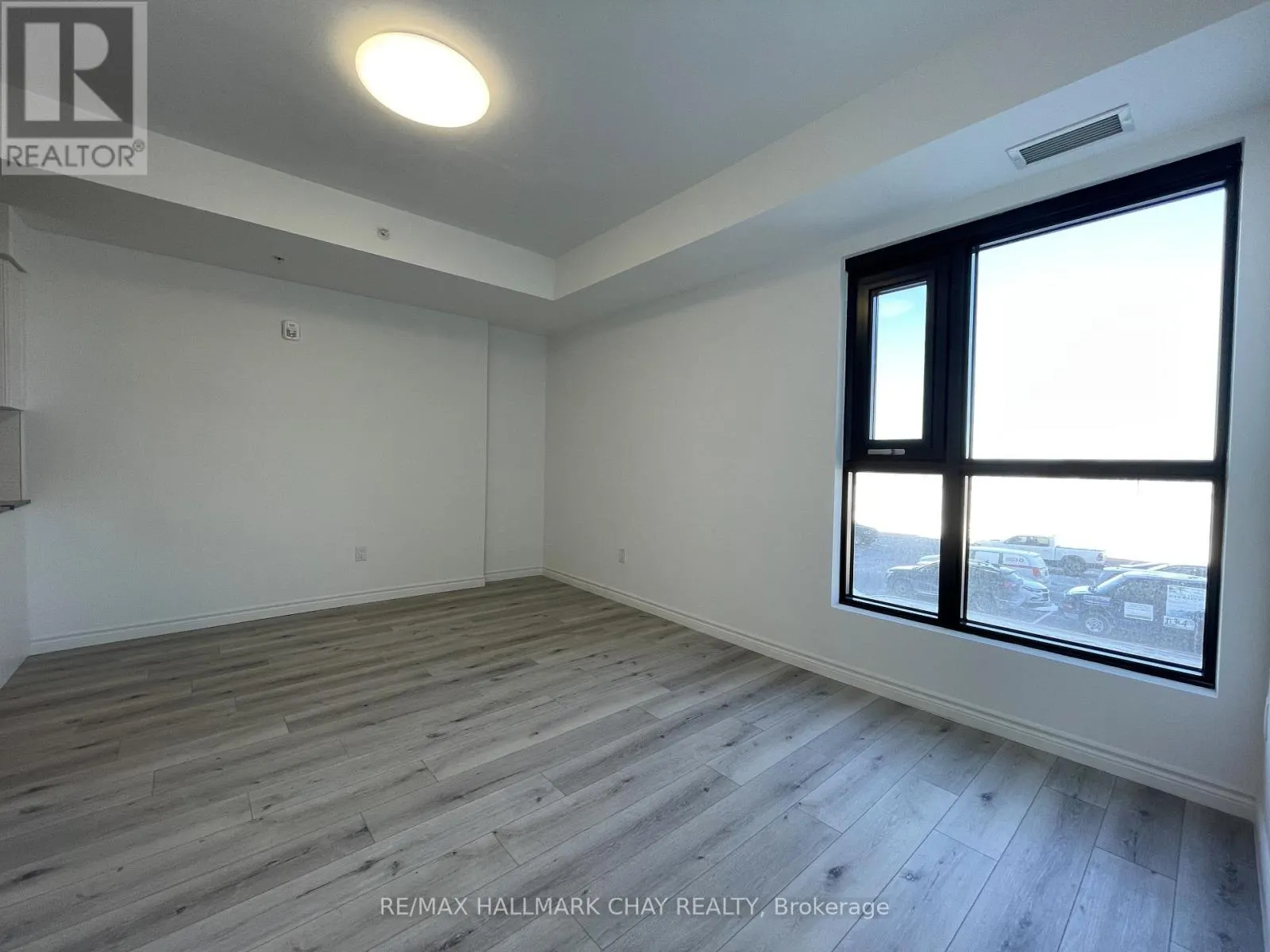 209 - 30 HANMER STREET W