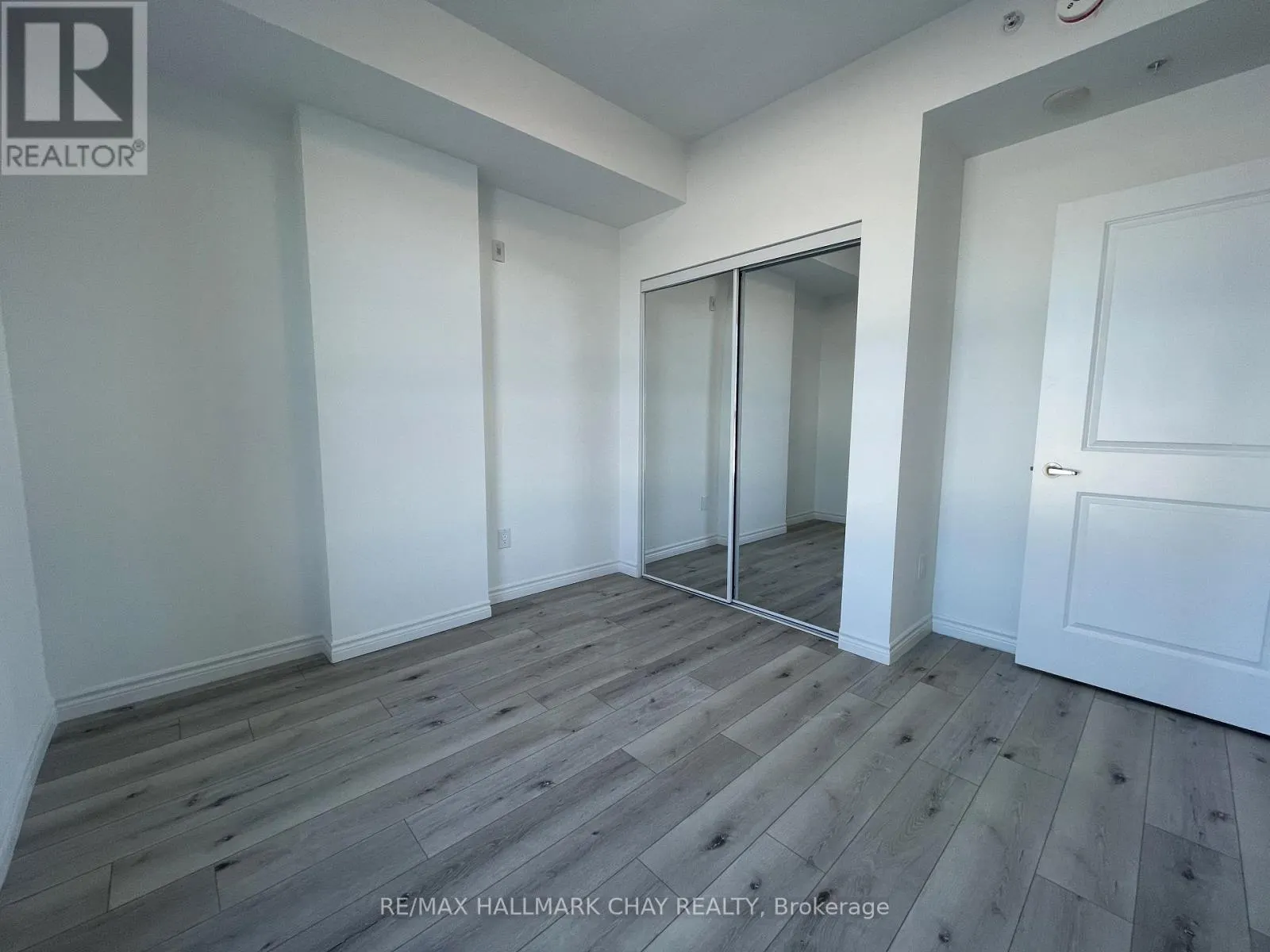 209 - 30 HANMER STREET W