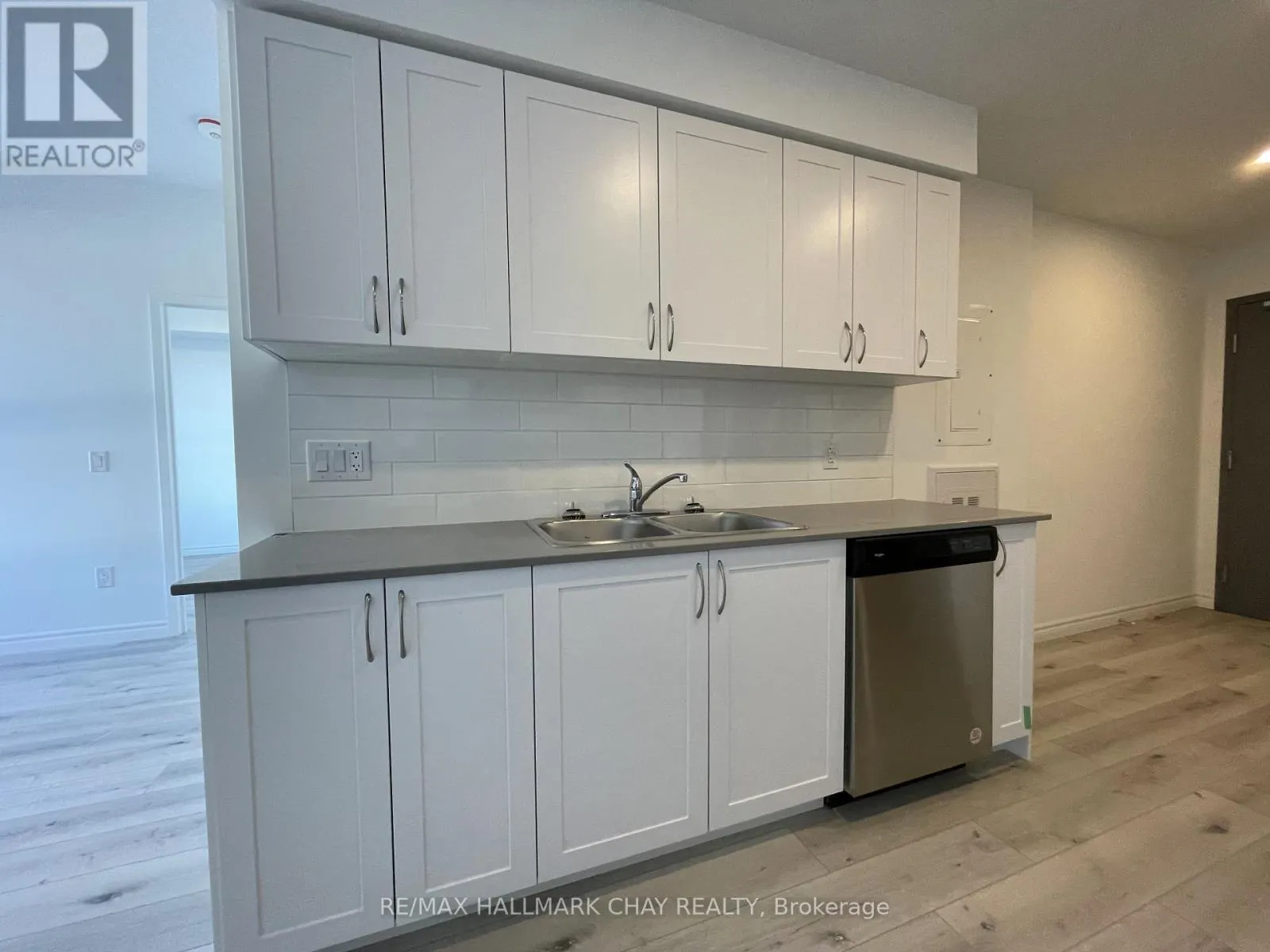 209 - 30 HANMER STREET W