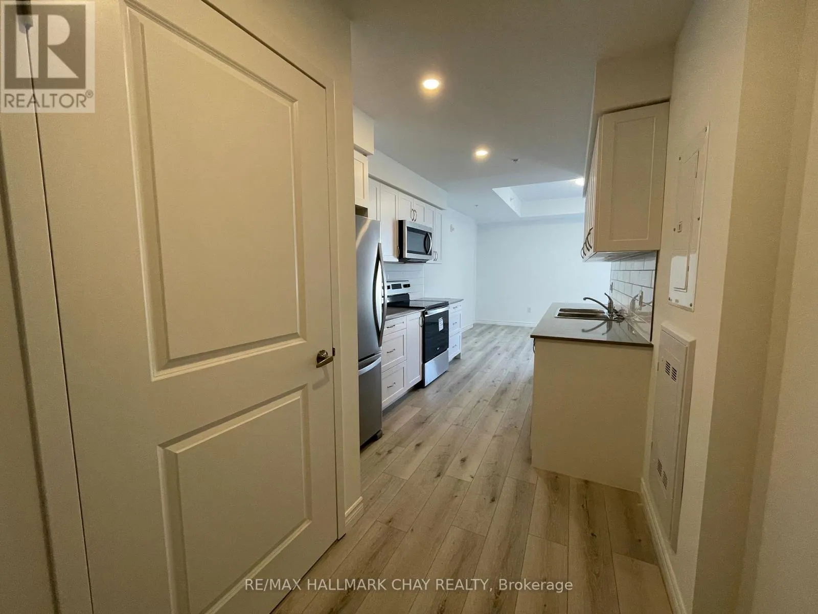 209 - 30 HANMER STREET W