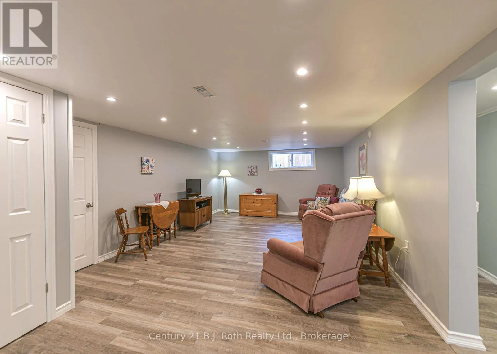 262 LAWRENCE AVENUE